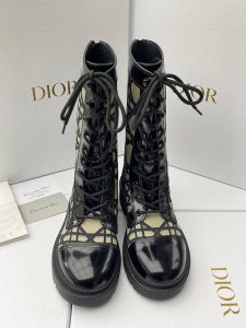 DR FW24 Botas Martin com atacadores! O inverno não pode escapar das botas Dior Martin A textura superior é realmente bonita caraterísticas extremamente marca nós seriamente fazer detalhes apenas para deixá-lo usar mais confortável nos sapatos no material que são cuidadosamente selecionados por trás da produção de cada sapato que precisamos pagar é que você não pode imaginar o sangue do coração antes do design de zíper traseiro rendado abrir e fechar para colocar e tirar convenientemente!Medidas: 35-39 (40, 41 por medida, não reembolsável e não substituível)P1100