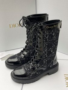 DR FW24 Botas Martin com atacadores! O inverno não pode escapar das botas Dior Martin A textura superior é realmente bonita caraterísticas extremamente marca nós seriamente fazer detalhes apenas para deixá-lo usar mais confortável nos sapatos no material que são cuidadosamente selecionados por trás da produção de cada sapato que precisamos pagar é que você não pode imaginar o sangue do coração antes do design de zíper traseiro rendado abrir e fechar para colocar e tirar convenientemente!Medidas: 35-39 (40, 41 por medida, não reembolsável e não substituível)P1100