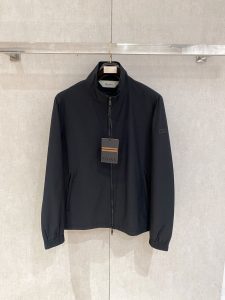 p790. zegna 代购级别牛货！2024秋冬柜台同步系列 原版五金 Fabric selection of imported polyester fabric, glossy sense of strong, details of the material are very elaborate, the overall version is awesome, high-end than into!Size: 48-56