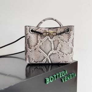 Image [1]-BOTTEGA VENETA Baodiejia dames ANDIAMO sac à main en peau de serpent La peau de serpent nous prend enfin Andiamo play la comme un fan de la famille b sait sûrement andiamo est un classique mérité modèles chauds peu importe la saison est très adaptable capacité et la mode sont très bons pour rencontrer les dames sortent et ne veulent pas être trop profilé style encombrant combiné avec leur propre élégance de cette fois la peau de serpent. L'ajout ne fait pas les gens se sentent trop flamboyant révéler le sauvage avec plein de saveur exotique Modèle n ° : 743568 Taille : 25 * 22 * 10,5cm - haute imitation usine