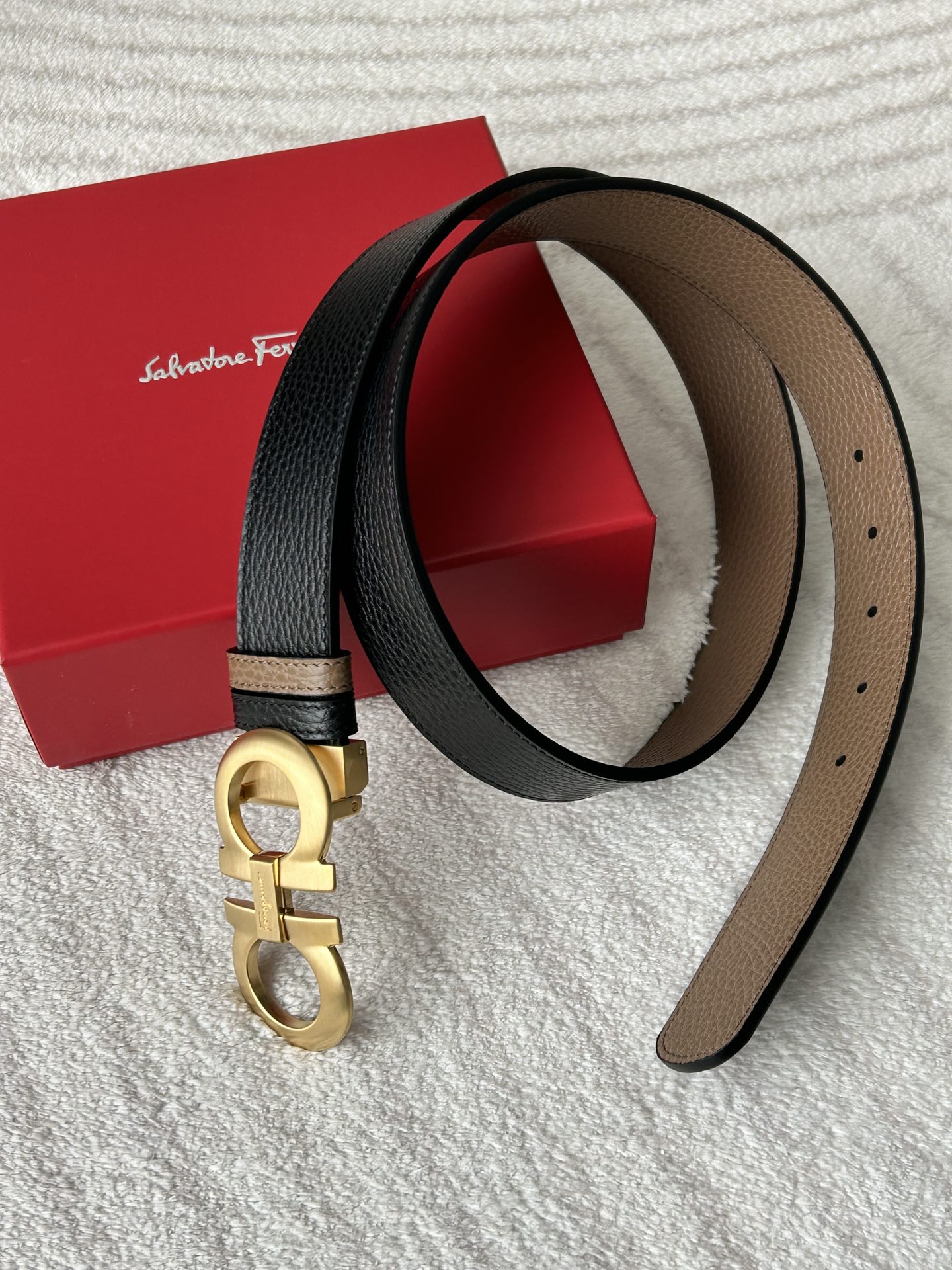 Ferragamo contre avec le même homme double face avec plat double face grain de litchi un côté de noir et un côté de marron classique 8 boucle brossée or largeur 3,4cm affaires et loisirs simple match-high-fashion sacs