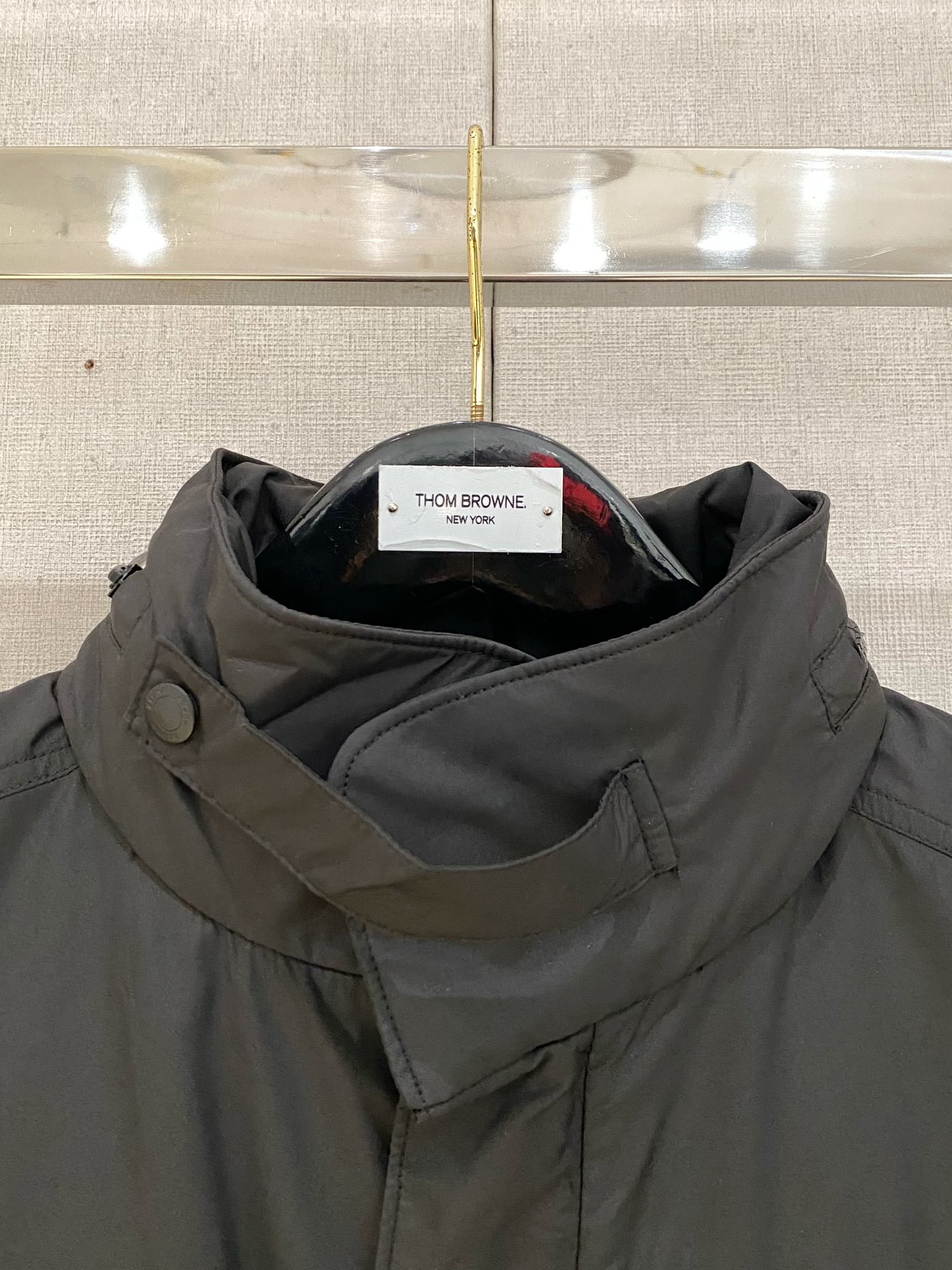 p750 ZEGNA 2024 가을 겨울 카운터 동기 시리즈 오리지널 하드웨어 수입 폴리 에스테르 직물 광택 느낌 강한 디테일의 원단 선택은 소재보다 멋진 하이 엔드보다 매우 정교한 전체 버전입니다! 색상: 블랙 사이즈: 48-56