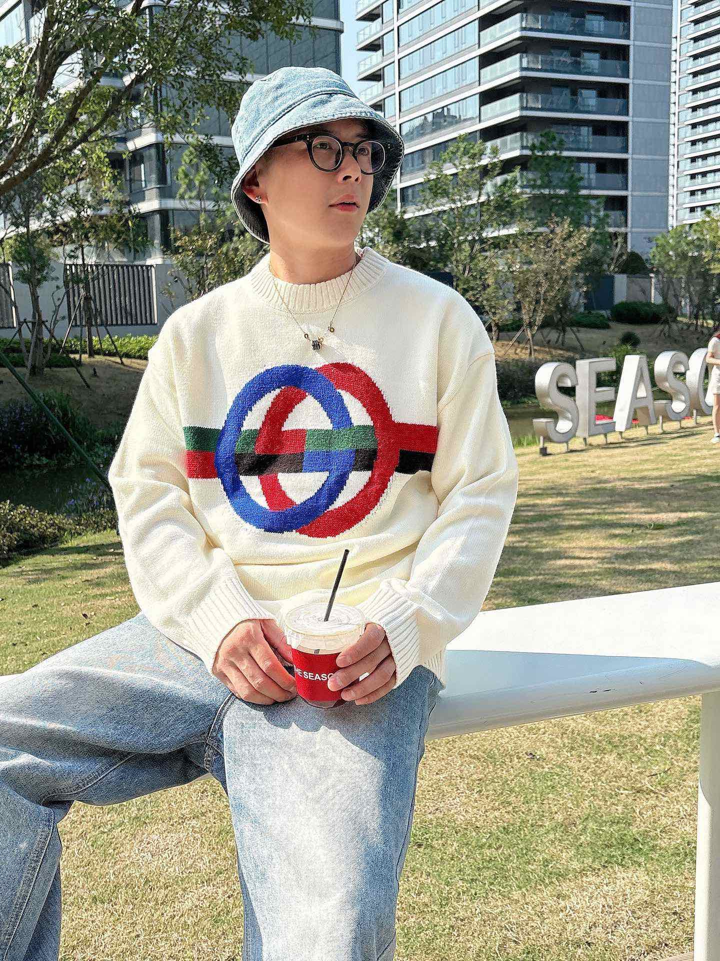 P600 LV 2024 fall and winter latest series of knitted wool sweater sweater series Counter 1:1 top reproduction full quality! Thickened paragraph hipster must-have single product! Know the goods of the old iron hurry to get down Fabric: 100% wool size M ~ 3XL micro broad version of 178 155 pounds wearing L maximum wear 210 pounds - high imitation factory!