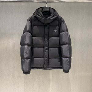 P1320 Prada Prada 2024 outono e inverno novo 💥 logotipo clássico do triângulo Jaqueta removível 🔥 usando 90 para baixo enchimento completo Hardware personalizado Detalhes para a versão Jaqueta de baixo colete removível desgaste explosivo recomendado Tamanho: 48-56-Saídas de réplica alta