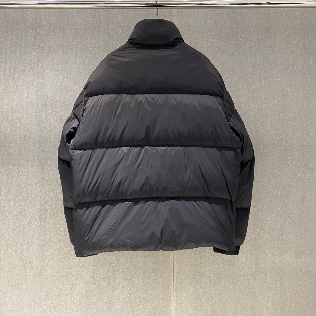 P1400 Moncler Moncler 2024 outono / inverno Novo 💥 Black Label Stand-up Collar Down Jacket 🔥 Feito com preenchimento total de 90 penas Hardware personalizado Par detalhado de tamanhos: 1,2...