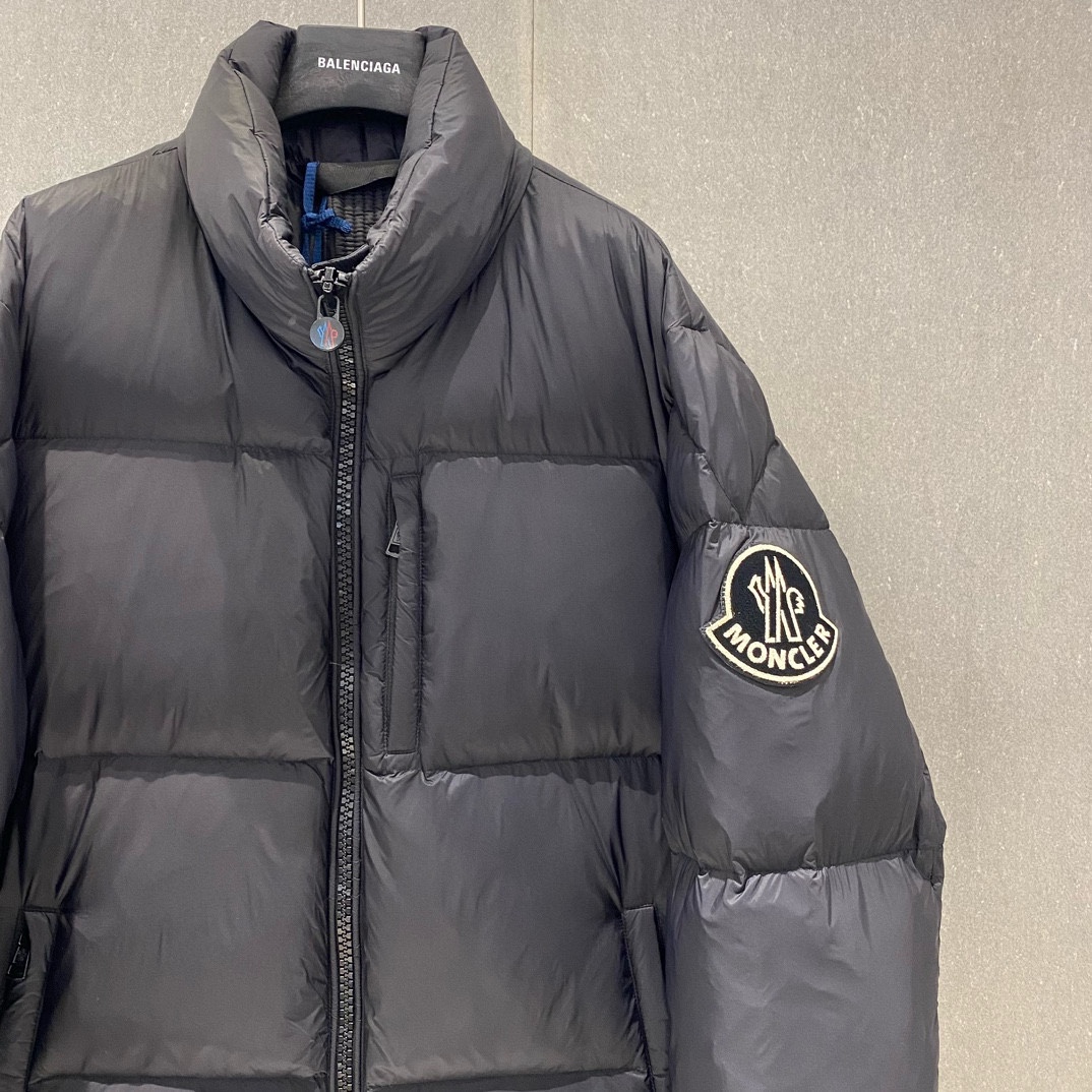 P1400 Moncler Moncler 2024 outono / inverno Novo 💥 Black Label Stand-up Collar Down Jacket 🔥 Feito com preenchimento total de 90 penas Hardware personalizado Par detalhado de tamanhos: 1,2...