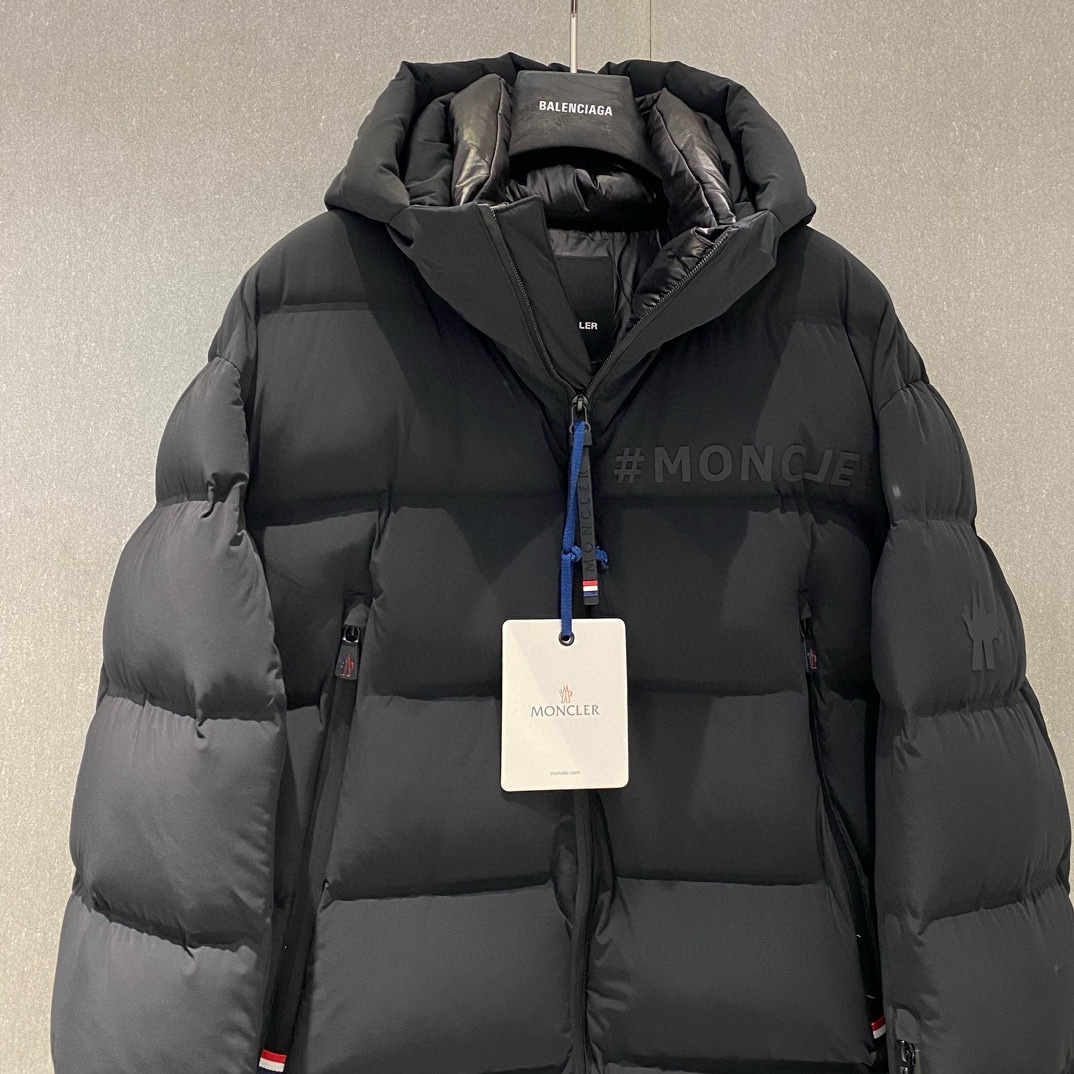 P1560 Moncler outono/inverno 2024 Novo 💥 Casaco de penas com capuz da série Ski 🔥Preenchido com 90 penas de pato branco Super resistente ao frio Detalhado para a versão Tamanho: 12.3.4.5.