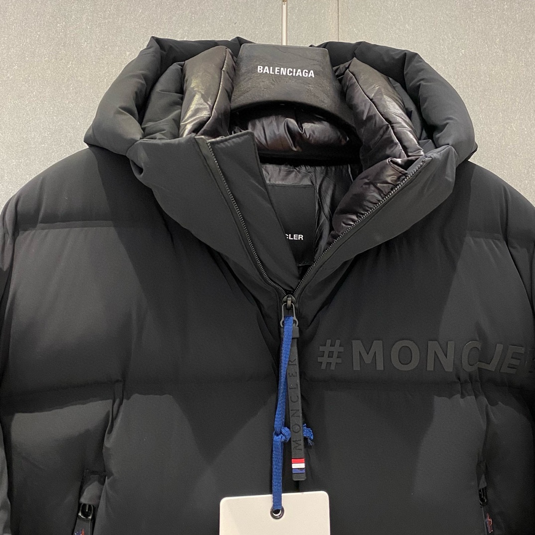 P1560 Moncler outono/inverno 2024 Novo 💥 Casaco de penas com capuz da série Ski 🔥Preenchido com 90 penas de pato branco Super resistente ao frio Detalhado para a versão Tamanho: 12.3.4.5.