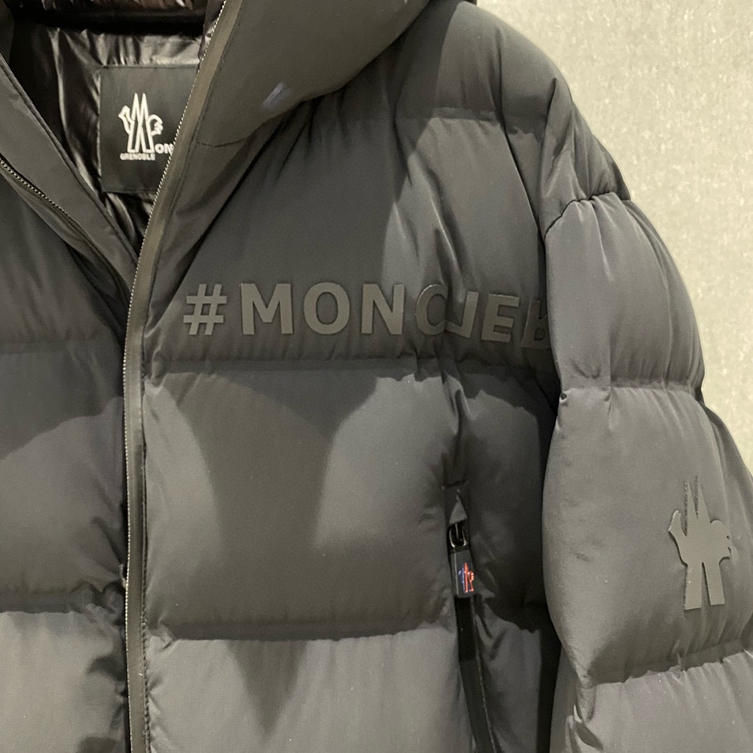 P1560 Moncler outono/inverno 2024 Novo 💥 Casaco de penas com capuz da série Ski 🔥Preenchido com 90 penas de pato branco Super resistente ao frio Detalhado para a versão Tamanho: 12.3.4.5.