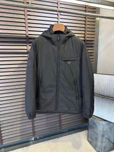 P1420 Moncler Moncler gado recomendado de alta qualidade 2024 outono / inverno Jaqueta masculina Pure 90 Down! Linhagem nobre, cheia de sensação fofa, arma fria, roupas prontas para vestir de alto nível, toda a peça é projetada usando artesanato pesado à mão, a parte interna do esqueleto como suporte é coberta com tiras em relevo à mão de revestimento impermeável na forma de silhueta de capa de chuva ao ar livre como o tom da integração dos elementos de design da moda não é orientado para a funcionalidade modelos práticos de rua cheios de seleção importada de alto grau de 90 penas de pato branco + 10 penas, alto peso, calor espesso, rápido e calor politérmico, o efeito de coleta muito bom! O artesanato tradicional da Zegna, peça-símbolo, confere à nova estação vitalidade e valor estético à moda, bem como ao estilo harmonioso de Zhuang e à elite urbana preferida dos homens Tamanho: M-3XL178 140 libras desgaste L Slim máximo 190 libras