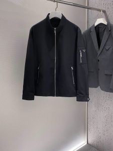 P900 Prada Prada 24 collar jacket micro-original design version of the first-class workmanship fabric is a high-definition micro-stretch nylon blend exquisite dry taste one-color into: black yards: M L XL 2XL 3XL-high imitation factory