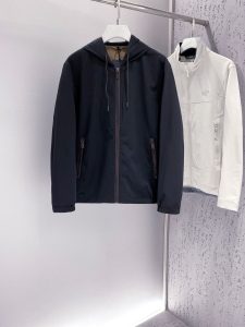 ¡P920 Zegna Zegna de cuero recortado de lana de alta chaqueta de los hombres chaqueta casual Hong Kong canal de mercancías extranjeras de gama alta de primera línea de lujo prêt-à-porter serie! ¡Hecho a medida de lana de alta calidad mezcla de tela es fina y robusta y bolsillos con estilo y placket decorado con material de piel de venado de color curry clásico con capucha y cordón a lo largo de la campana para mejorar el sentido de la vitalidad forro decorado con gamuza de piel de becerro hecho a mano etiqueta descripción del producto pequeños detalles determinan la calidad del diseño del cierre de doble cremallera es conveniente y cómodo bordes son bastante estrictas y meticuloso tratamiento de la capa interna de los pobres color de las colgaduras interior del corte casual y de moda de primera clase de primera clase limpio y nítido en el tipo de cuerpo es muy hermoso muy adelgazante y ligero y elegancia! ¡La combinación perfecta de color y luz casual madura versátil fácil de manejar una variedad de ocasiones de negocios ligeros modelos de desplazamiento diario son también armoniosa minimalista italiano, la interpretación de estilo seco de la mejor costumbre de hardware exquisito! Color: negroEspecificaciones: 48-5650 yardas: anchura de los hombros 46.pecho 112.manga 64.longitud 6752 yardas: anchura de los hombros 47.cintura 116.manga 65.longitud 68-alta copia de fábrica