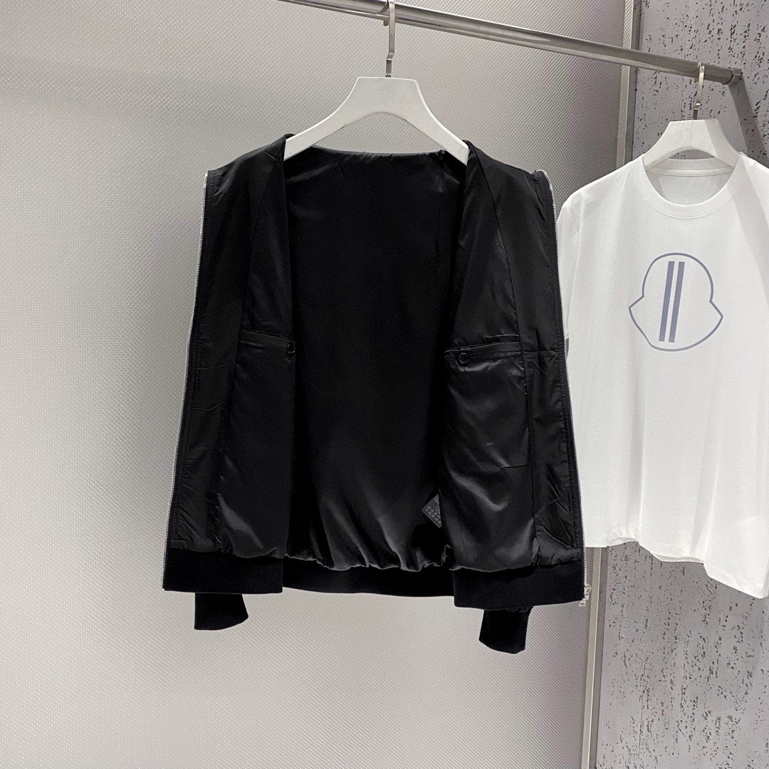 ¡P880 Dior Dior 24ss otoño e invierno gabardina Departamento de chaqueta de béisbol tejida chaqueta de gama alta serie boutique de hombres y mujeres con la misma empresa de comercio canal de pedidos sitio web oficial de los contadores en la venta de la serie del debut exclusivo de la industria de la línea principal clásico de los más buscados y más caliente de la serie de hombres y mujeres con los mismos modelos de la moda casual urbana clásica versátil modelo simple parejas modelos chaqueta! Se puede decir que los modelos esenciales de la primavera del nuevo estilo de diseño subversión cognitiva diseño icónico logotipo de la marca nuevo tejido a prueba de polvo ligero impermeable casualmente con una camiseta en el cuerpo super de moda especialmente fácil de combinar la primavera y el verano de estilo cóncavo es naturalmente indispensable para un alto grado de configuraciones tales y es muy fuerte magia de llevar básicamente todo tipo de tipos son fáciles de manejar la configuración de la versión casual de la configuración no será incómodo con un nuevo estilo, así como el tono del nuevo estilo y el tono de la nueva ¡El excelente y más destacado encanto de uso es naturalmente más avanzado y más colorido y más guapo, pero sin perder temperatura, tanto si se lleva fuera como dentro creo que este párrafo es la elección perfecta! Un solo color en el tamaño negro M L XL 2XL 3XL-fábrica de alta moda