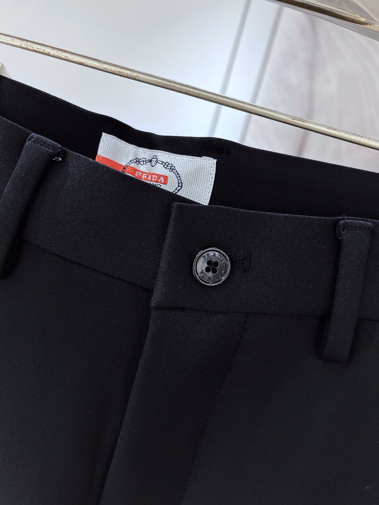 ¡P480 Prada Prada 2024 Otoño / Invierno Asia Contador Colección Nuevos Modelos! ¡Bienes de gama alta de gama alta a medida Slim pantalones de negocios pantalones de traje casual hardware original diario de ocio de negocios son plenamente aplicables a los modelos en el cuerpo efecto es super positivo tridimensional Slim líneas de la pierna de la cadera están totalmente de relieve que contiene Tencel tejido de algodón especial! ¡Pertenece al tipo de color de algodón tejido! ¡La textura es apretado y delicado en el cuerpo es muy cómodo y elegante y muy usable versátil muy vale la pena conseguir! ¡Los clientes antiguos deben recibir recomendado! Tamaño: 29-40- réplica de bolsos de alta calidad