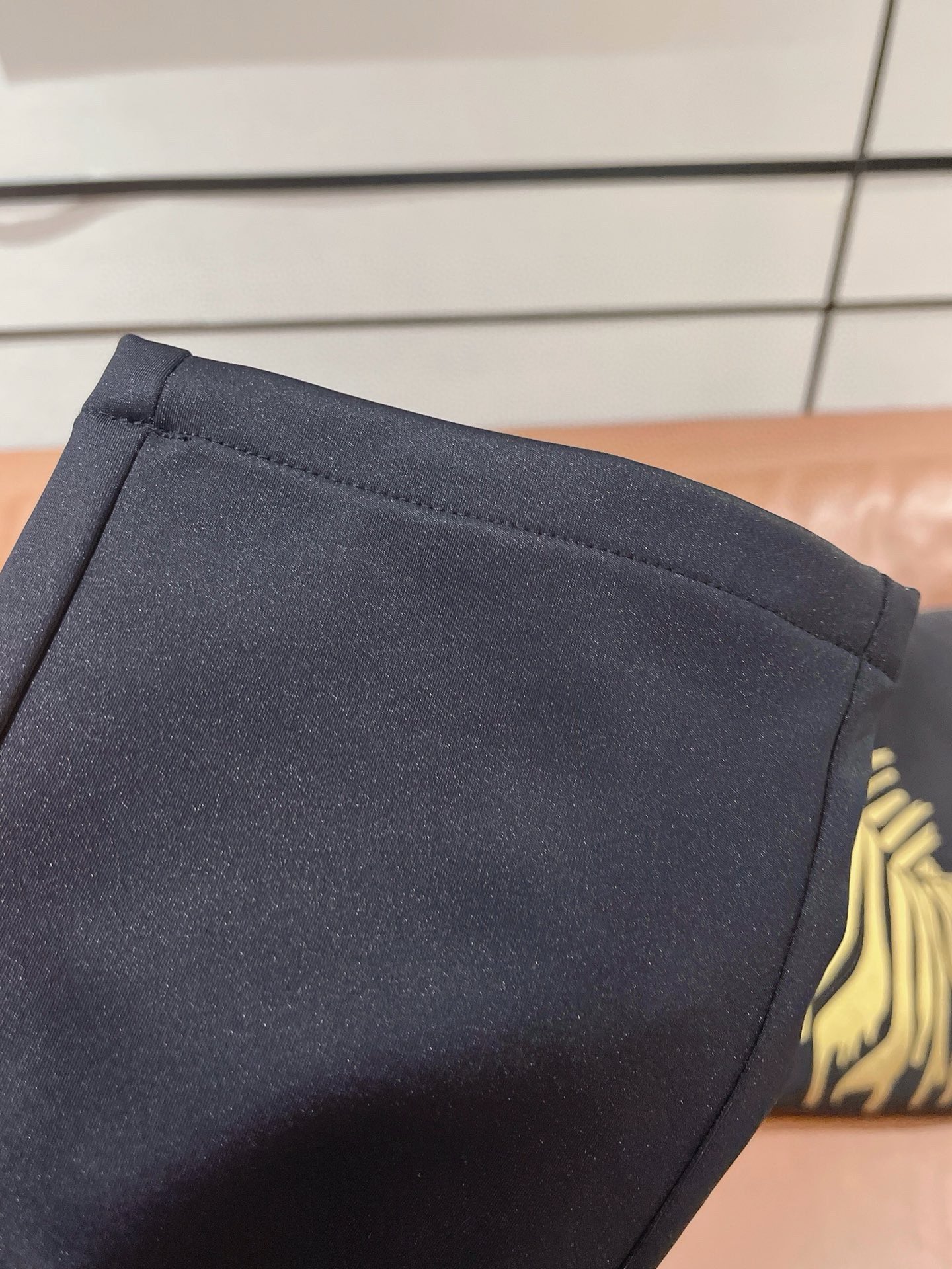 ¡P480 Prada Prada 2024 Otoño / Invierno Asia Contador Colección Nuevos Modelos! ¡Bienes de gama alta de gama alta a medida Slim pantalones de negocios pantalones de traje casual hardware original diario de ocio de negocios son plenamente aplicables a los modelos en el cuerpo efecto es super positivo tridimensional Slim líneas de la pierna de la cadera están totalmente de relieve que contiene Tencel tejido de algodón especial! ¡Pertenece al tipo de color de algodón tejido! ¡La textura es apretado y delicado en el cuerpo es muy cómodo y elegante y muy usable versátil muy vale la pena conseguir! ¡Los clientes antiguos deben recibir recomendado! Tamaño: 29-40- réplica de bolsos de alta calidad