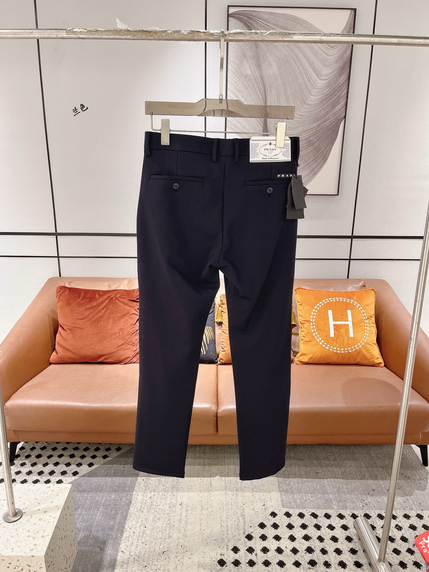 P480 Prada Prada Fall/Winter 2024 Asia Counter Collection Newest Models! High-end goods High-end custom Slim business casual pants pants suit pants Original hardware Daily business casual are completely applicable to the models on the body effect super positive stereo Slim hip leg lines are completely highlighted with Tencel special cotton fabric! Belong to the type of color woven cotton! The texture is tight and delicate on the body is very comfortable and stylish and extremely wearable versatile very worth getting! Old customers must receive recommended! Size: 29-40-high replica handbags