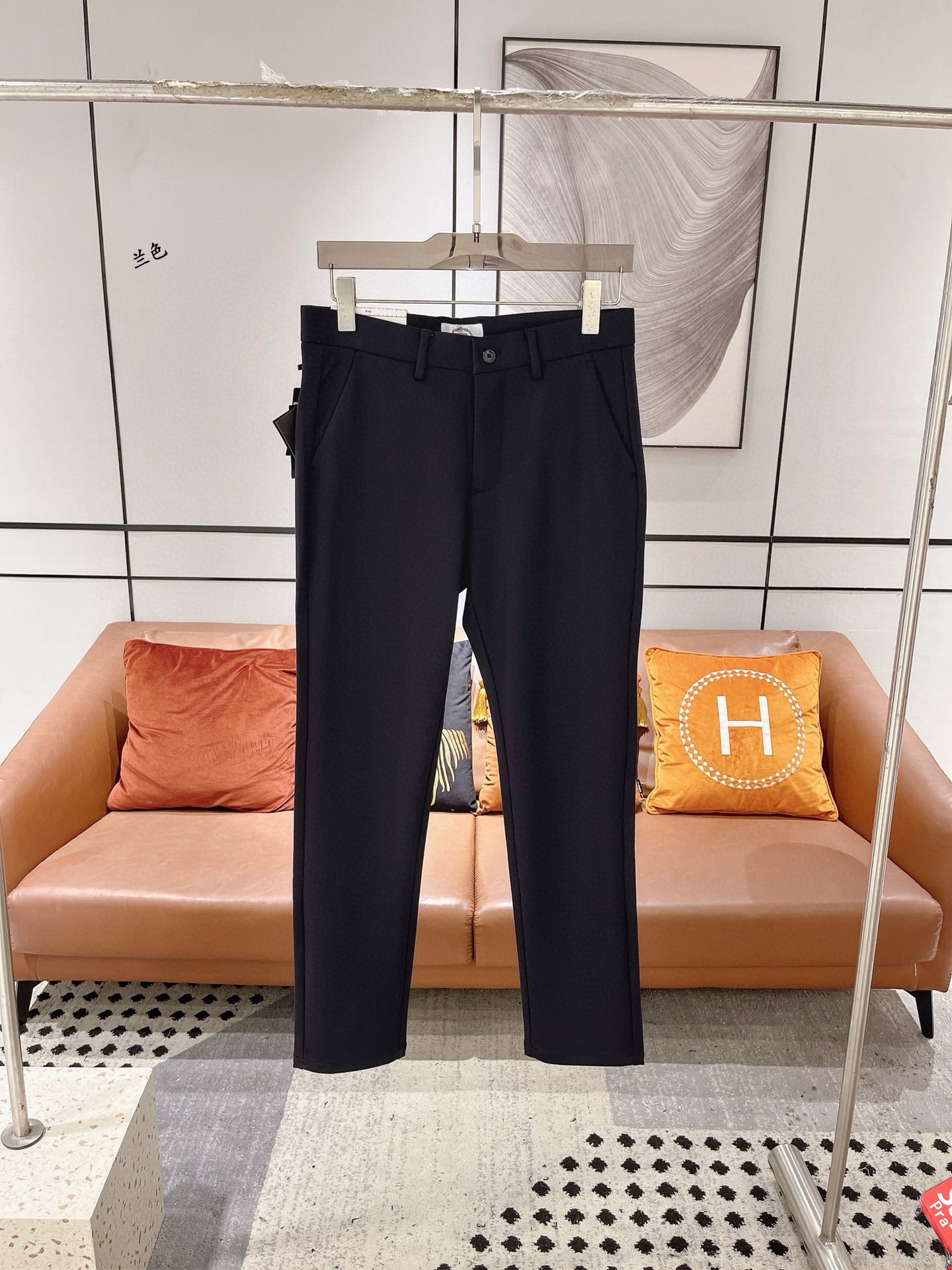 P480 Prada Prada Fall/Winter 2024 Asia Counter Collection Newest Models! High-end goods High-end custom Slim business casual pants pants suit pants Original hardware Daily business casual are completely applicable to the models on the body effect super positive stereo Slim hip leg lines are completely highlighted with Tencel special cotton fabric! Belong to the type of color woven cotton! The texture is tight and delicate on the body is very comfortable and stylish and extremely wearable versatile very worth getting! Old customers must receive recommended! Size: 29-40-high replica handbags