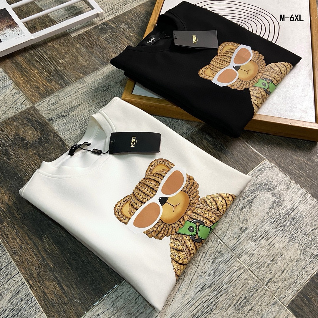 P480 FENDI Fendi max 6XL porter 240 livres 2024 automne et hiver GW sync sweater t-shirt ! Excellent à porter seul comme couche de base en automne et en hiver ! Continuez le classique ! Modèles de commande de qualité complète ! Poitrine lourde Craft logo design haut de gamme personnalisé couche d'air tissu de coton long agrafage de la forme à la conception est très bien la nouvelle vague de l'époque que la forme ou la conception assez de détails ! Encolure légèrement ajustée, bonne forme, bon tissu ! Le tissu de coton à haute densité sur le corps est confortable, chaud et élégant ! Longueur : M-6XL (178 140 livres L maximum 240 livres)