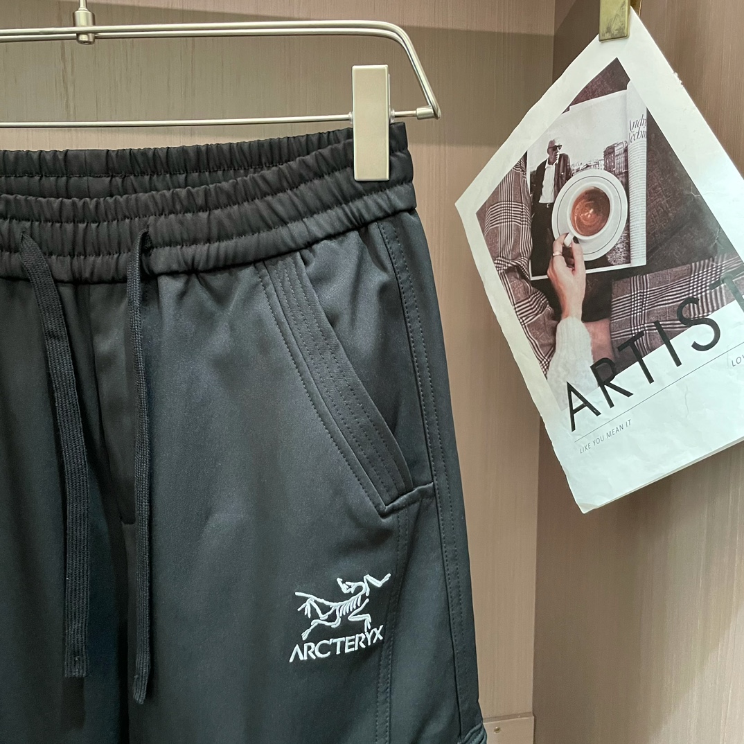 ARC'TERYX - Beginner Outdoor windproof warm breathable winter softshell trousers men's ! Conception sans couture Haute chaleur Shizuo Bird Outdoor Functional Wind 3D tissu fonctionnel extérieur tridimensionnel coupe fine haute définition Énorme chaleur ! Le tissu est très solide ! L'effet de résistance à la déchirure est très fort ! Pantalon softshell pour homme Pantalon softshell léger et résistant Ce pantalon est fortement influencé par l'ADN de l'escalade et fait partie des pantalons pour la randonnée et le sac à dos, avec une large gamme de caractéristiques qui s'adapteront toujours à vos besoins changeants Les tissus softshell durables sont coupe-vent, imperméables et peuvent être légèrement isolés Les tissus extensibles avec une silhouette en patchwork permettent une grande liberté de mouvement ☄️ Taille M-... 3XLP520-Usine haute couture