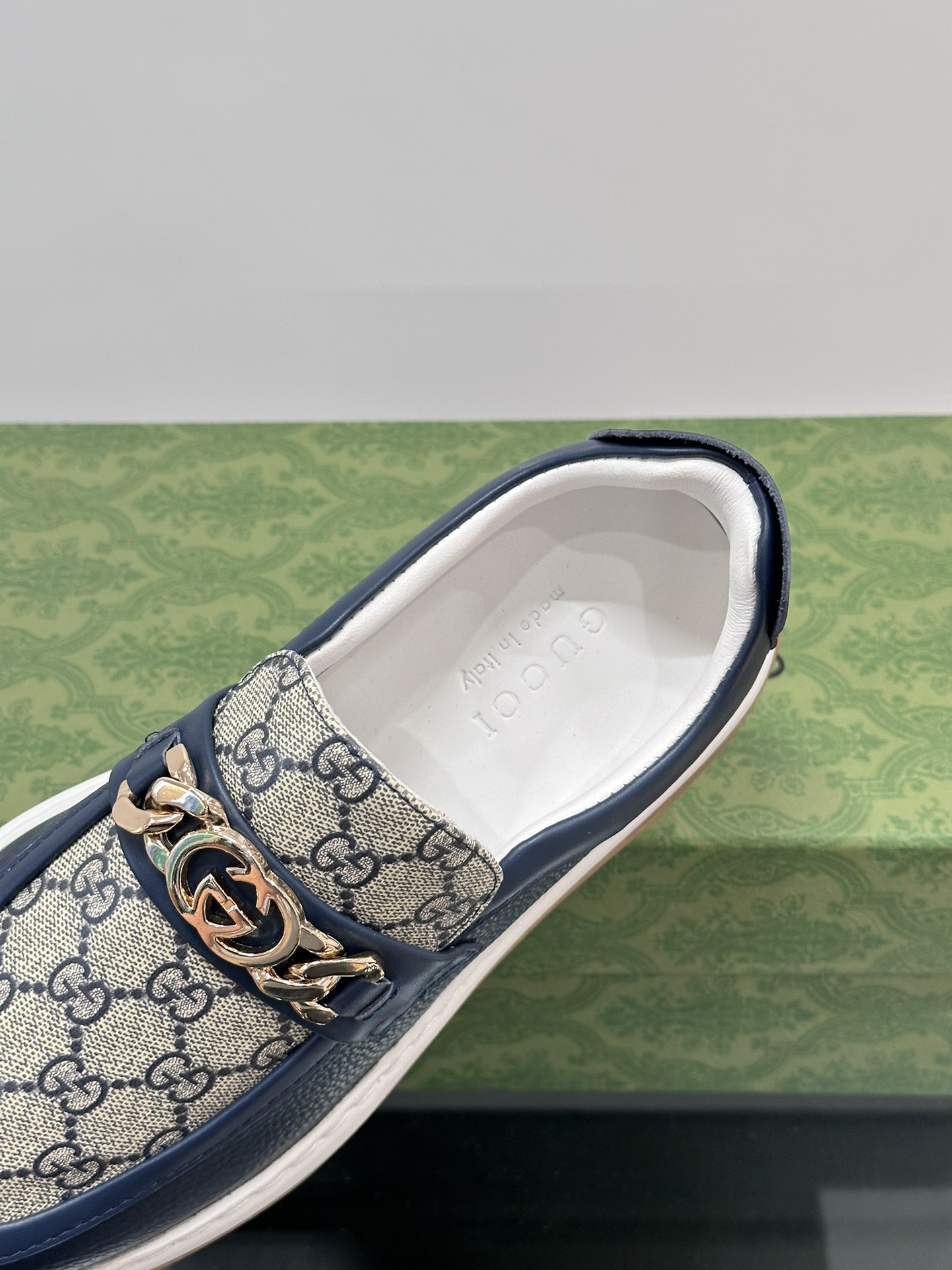 Gucci hommes un pas semelle épaisse chaussures décontractées en cuir de vache importé et la production de toile imprimée de modèles polyvalents classiques décorés avec la marque logo décoration sur le devant avec les semelles en caoutchouc d'origine sont doux, confortable et durable !Taille : 38-45 Doublure en cuir 840RMB 860RMB