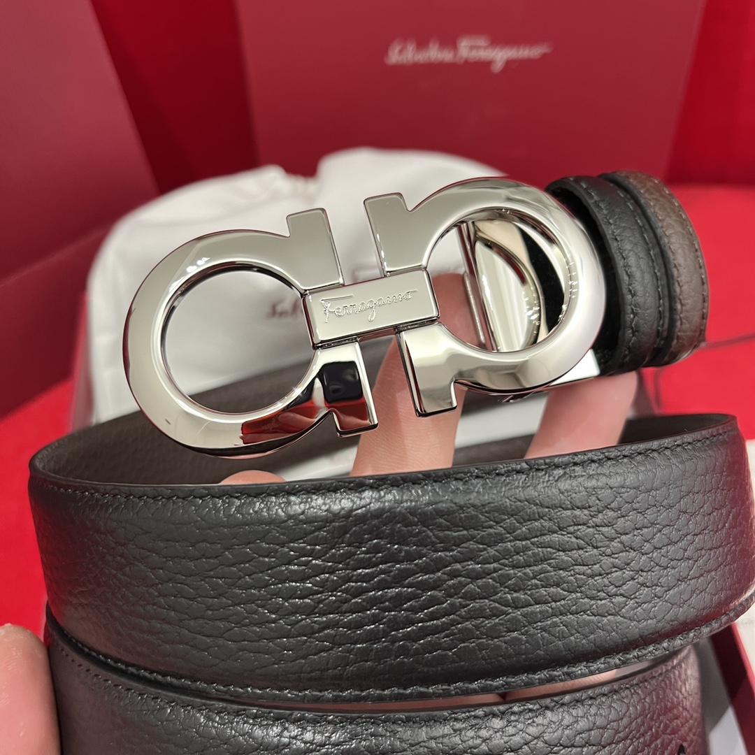 Ferragamo Support NXP chip scanning code Both sides imported from Italy original lychee pattern not the ordinary version Exquisite palladium effect buckle Width 35mm The belt is adjustable and can be tailored to achieve a slimming effect.