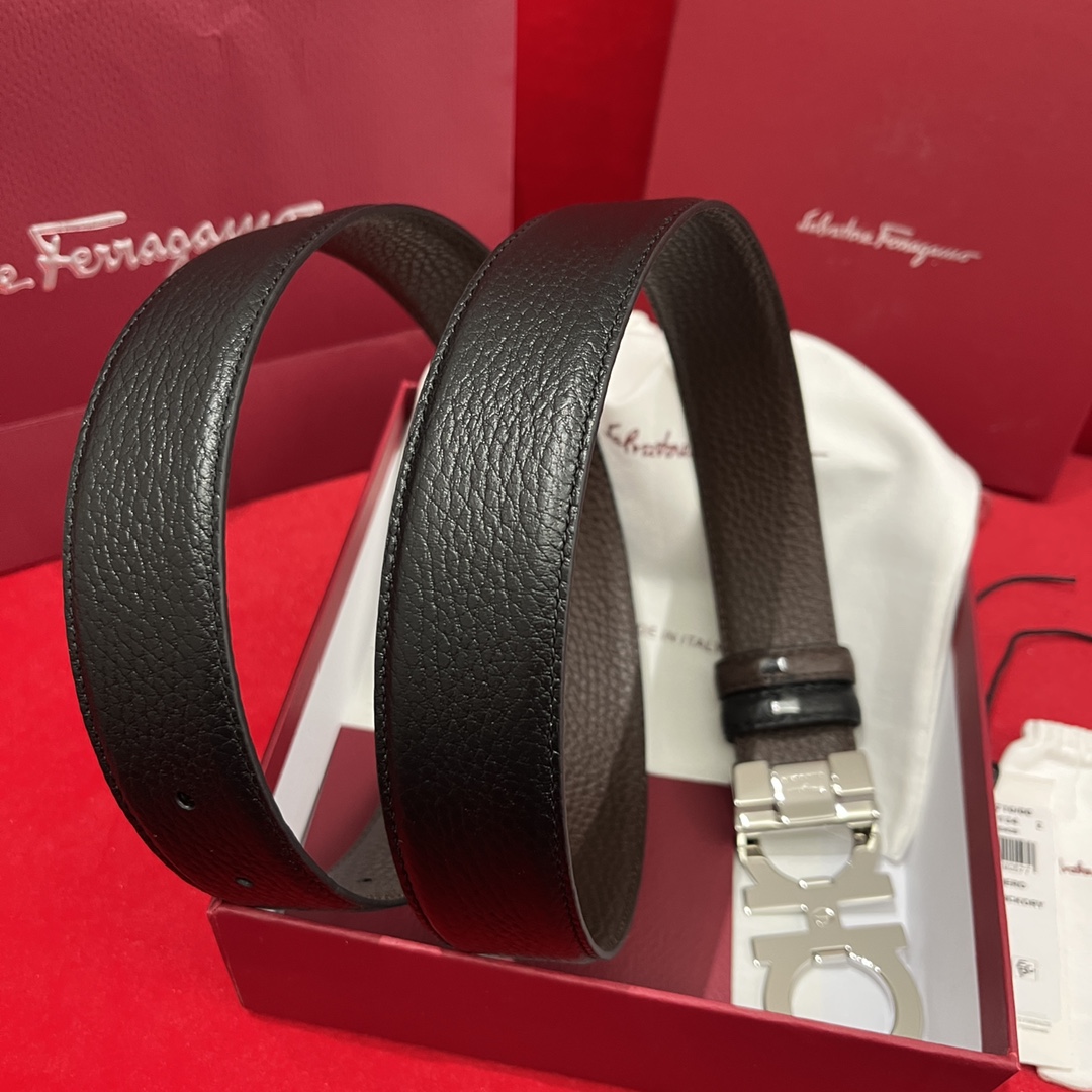 Ferragamo Support NXP chip scanning code Both sides imported from Italy original lychee pattern not the ordinary version Exquisite palladium effect buckle Width 35mm The belt is adjustable and can be tailored to achieve a slimming effect.