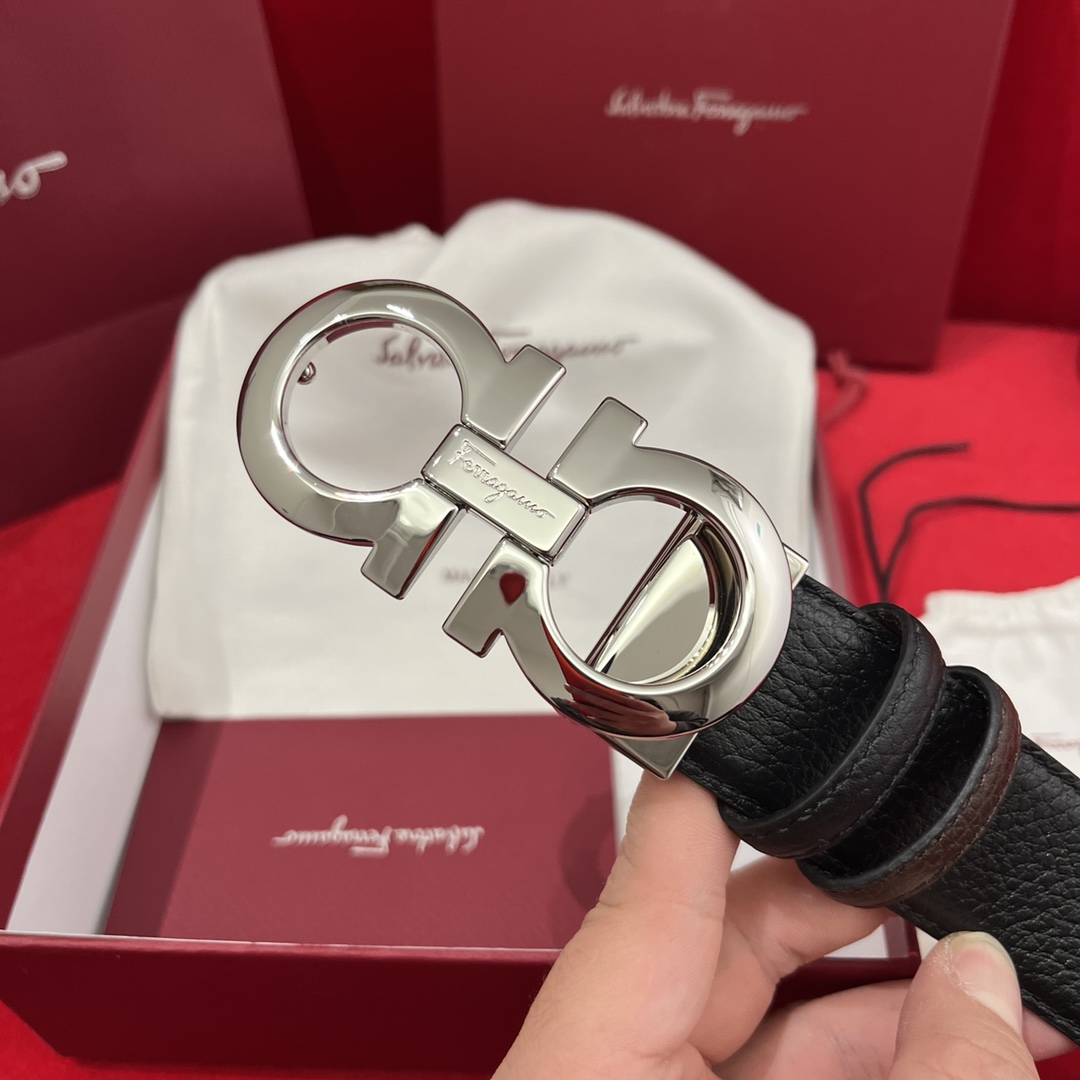 Ferragamo Support NXP chip scanning code Both sides imported from Italy original lychee pattern not the ordinary version Exquisite palladium effect buckle Width 35mm The belt is adjustable and can be tailored to achieve a slimming effect.