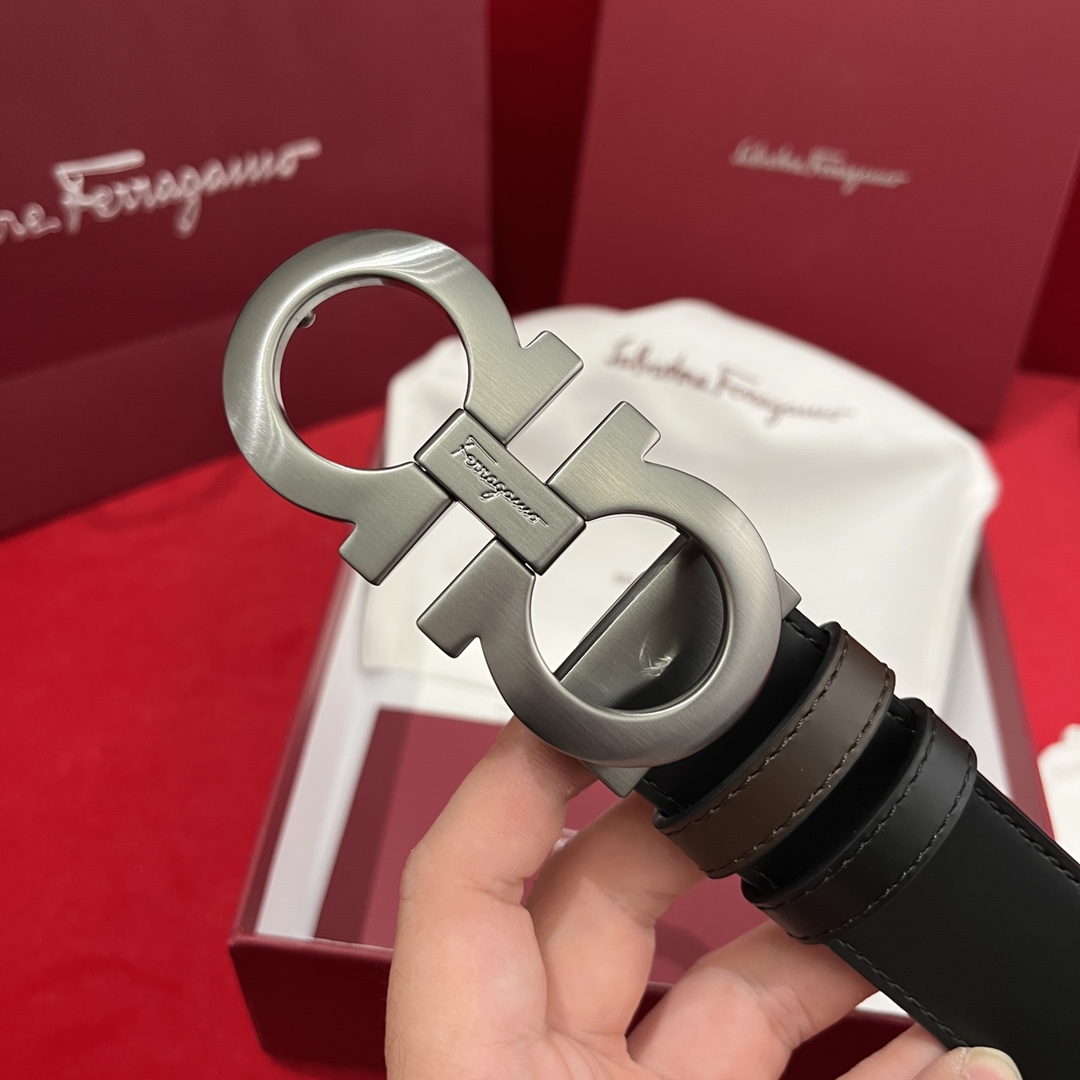 Ferragamo フェラガモ リバーシブル イタリア製インポート オリジナル ブラック ☕️ 新品高級パラジウムプレートのバックル 幅35mm 両面使用可能 ベルトは調節可能で、体に合わせてカットできます。