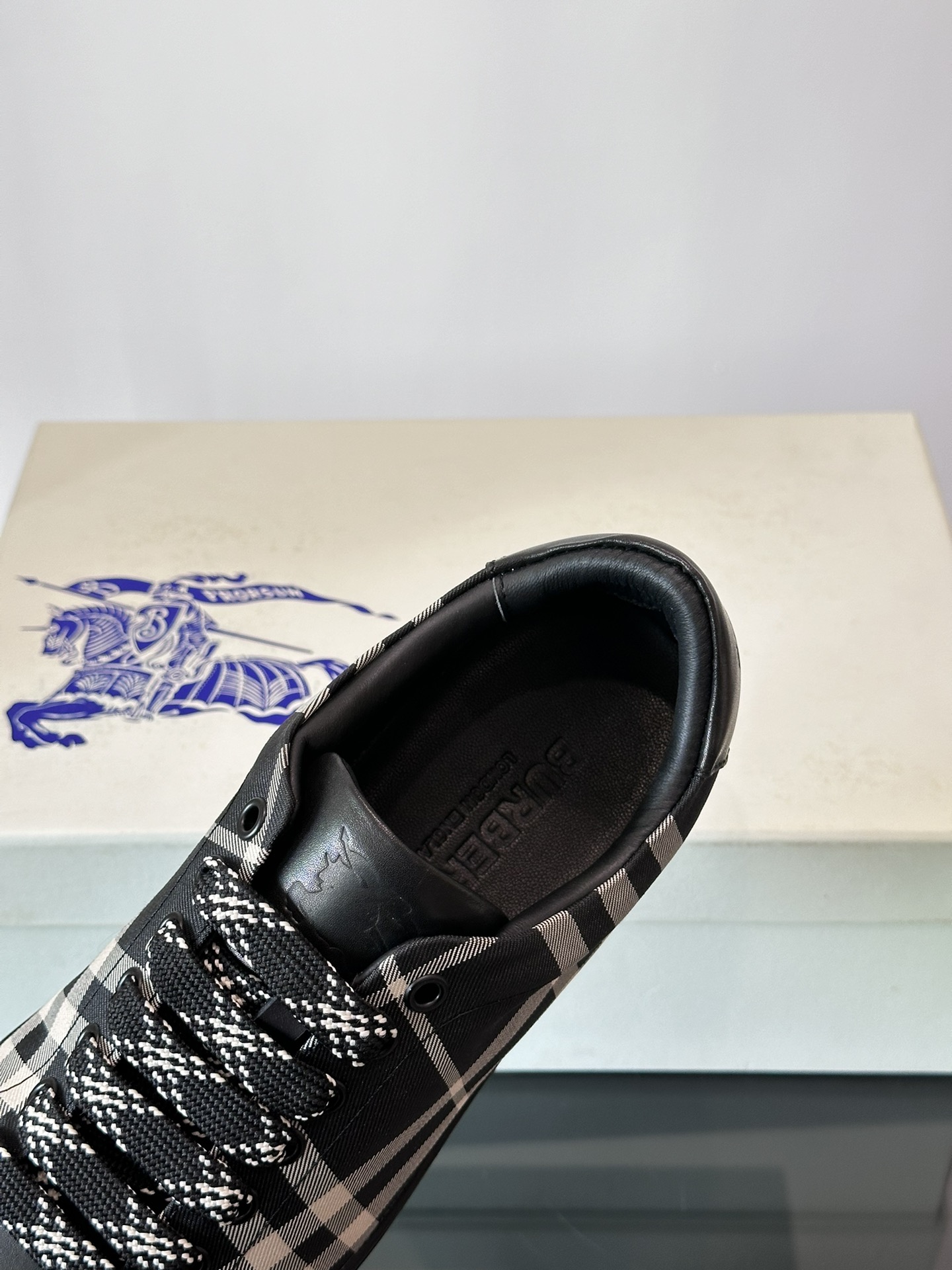 The Burberry men's classic low-top sneaker is revitalized in Vintage plaid cotton and cowhide leather adorned with a refreshed brand logo, head-layer cowhide leather lining and Burberry letter-embossed logo on the heel, TPU outsole and original outsole!