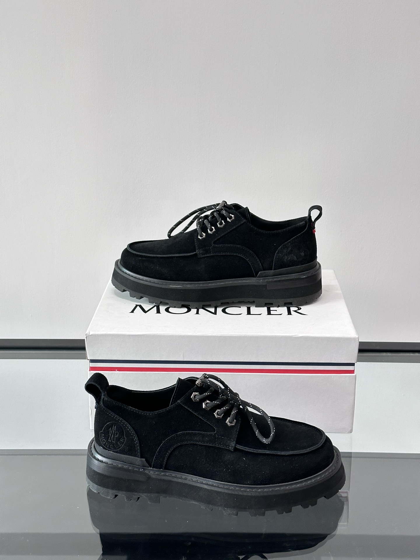 Photo [4]-Moncler Moncler automne et hiver chaussures décontractées est la personnalité de l'homme distinctif produit unique à l'aide de cuir de vache souple couture modèle de loisirs en plein air semelle extérieure TPU + caoutchouc avec haute élasticité et haute résistance à l'abrasion pour améliorer le confort!P920 yuan Taille : 39-44 (38.45 sur mesure) peut être personnalisé Maurice sacs à main de haute qualité !