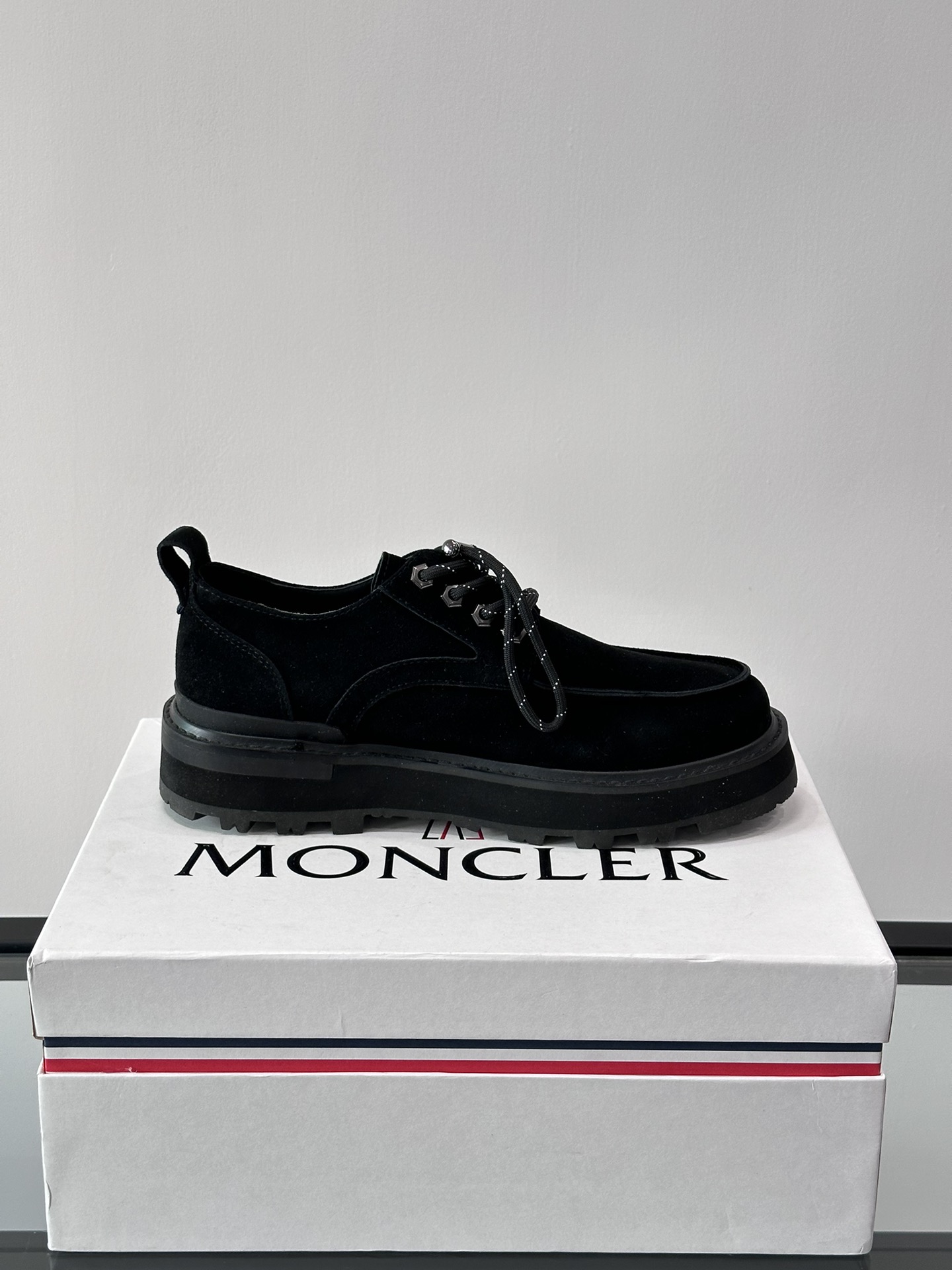 Photo [6]-Moncler Moncler automne et hiver chaussures décontractées est la personnalité de l'homme distinctif produit unique à l'aide de cuir de vache souple couture modèle de loisirs en plein air semelle extérieure TPU + caoutchouc avec haute élasticité et haute résistance à l'abrasion pour améliorer le confort!P920 yuan Taille : 39-44 (38.45 sur mesure) peut être personnalisé Maurice sacs à main de haute qualité !