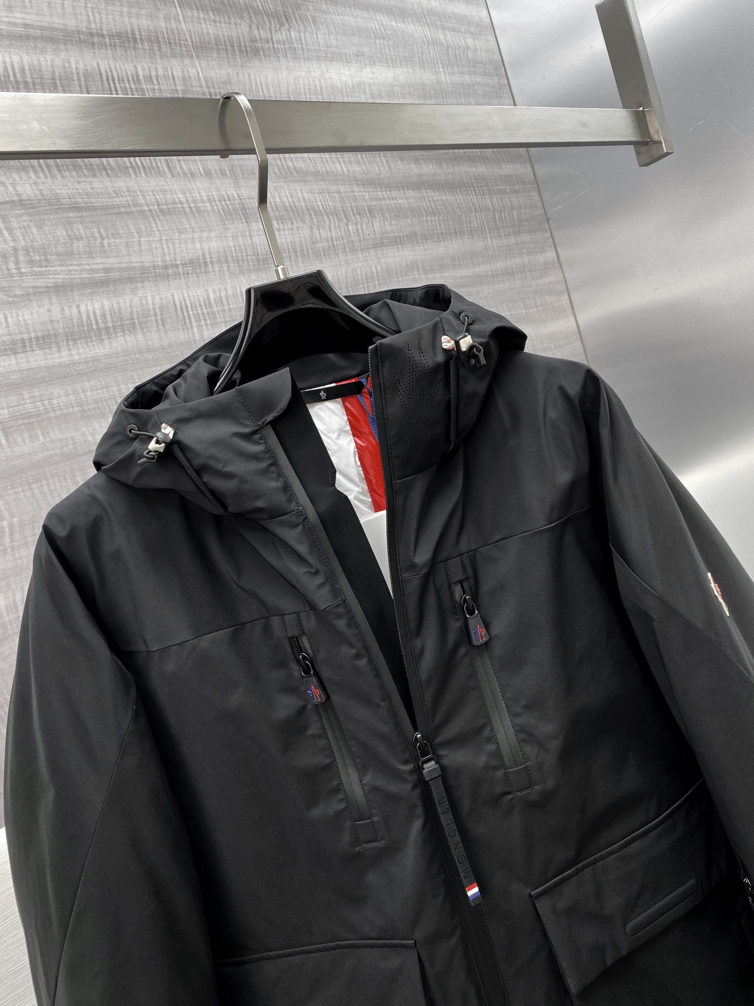 写真[3]-p1640工場輸出グレードオーダー。2024 Autumn/Winter Moncler Grenble ski down jacket 伝説のスタイリング。寒風吹きすさぶ冬を暖かく過ごす、究極のカジュアルアウトドアダウンジャケット。機能性と保温性はすべてのGrenbleの基本基準です。DIST90%グースダウン10%フェザーはヨーロッパ標準のダイレクトフィル・テクノロジーで加工されています。非常に暖かく、軽量で、通気性に優れ、無臭です！最新のゴアテックスナイロンファイバー生地、圧力ゴムタイプの高度な製品の防水防風透湿効果はより重要です。市場のPUコーティング生地とは異なる。東レの高光沢ポリエステルナイロン生地の内側は、質感と肌触りが間違いなく優れている。防風防寒効果は抜群で、ロックダウンデザインは普通ではない！フード付きの襟は取り外し不可。暖かさは一目で実感でき、効率的な保温対策で暖かさを数分で閉じ込める。インナーには伸縮性のあるウィンド＆スノースカートを装備し、風や寒さをより効果的に防ぎ、包み込みます。防水ジッパーはGrenbleのスキージャケットに欠かせない機能です。サイズ: 1 2 3 4 5- high quality replica handbags