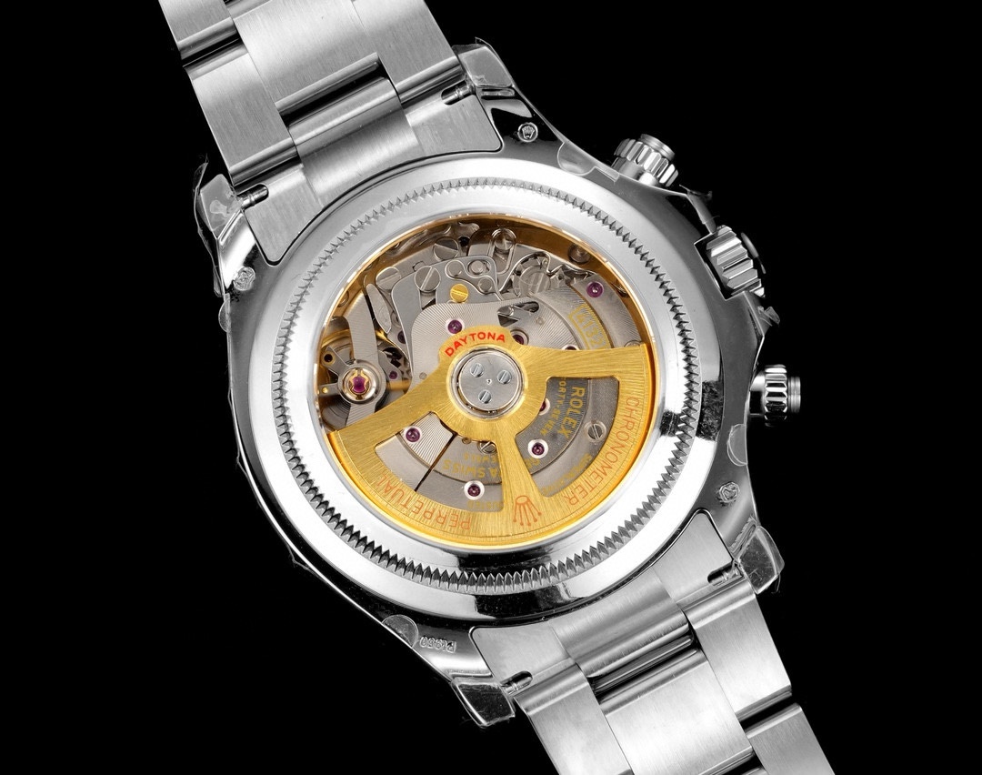 P3300TW4132 Cosmic Ditoner officially come to the real sense of the 4132 proprietary movement version TW 4132 movement: is directly according to the original 4131 forward development of the design is reasonable and good stability of the Shanghai 4131 movement: in the use of 7750 technology to do the 4130 movement and then change out of the 4131, such as this Fake cleats, fake shock absorber stability is poor and not good maintenance to choose the right version! Very important more comparative information please look forward to! The most stable version of the current aspects of the angrily recommended-high imitation factory