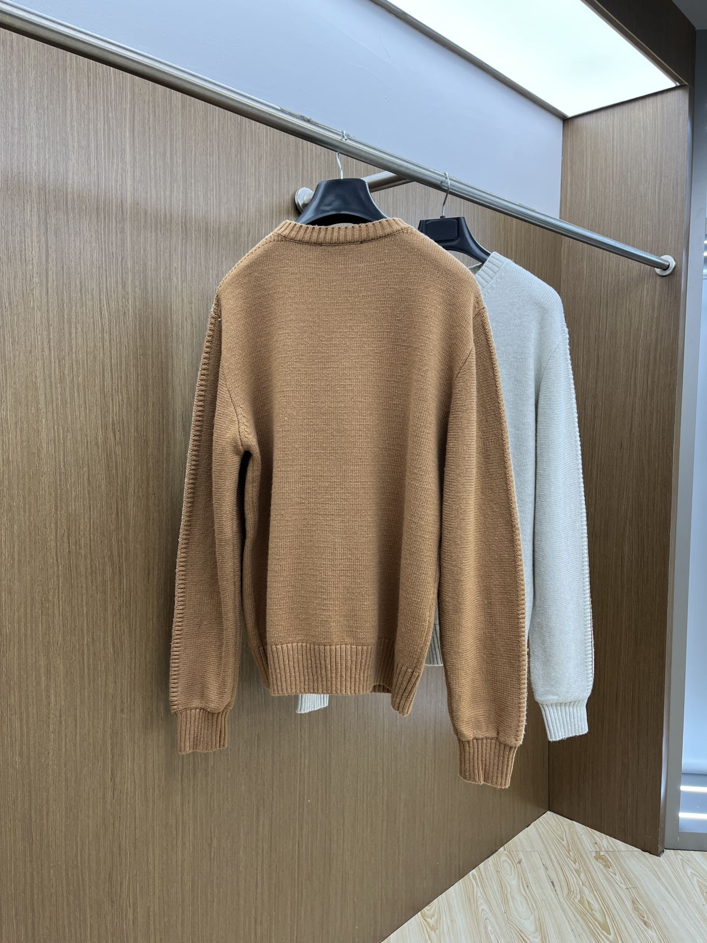 P660 LP 48 outono e inverno Loro pi*na mistura de lã high-end elite homens minimalista urbano jumper de lã Itália com o canal ordem rara nível de elite homens must-have top marca de luxo LP's malha de lã jumper minimalista forma do corpo top lã algodão mistura perfeita para uso interno com artefatos de gola alta! Apresentando o paradigma do temperamento de luxo da marca, os homens urbanos devem ter! Da marca italiana de luxo LP, há muito estabelecida, nos últimos 100 anos, a Loro P tem sido a busca da excelência em qualidade e artesanato As coisas LP são a melhor escolha em qualquer direção para ter estilo para ter estilo para ter efeito para ter efeito para ter efeito para ter efeito para ter alfaiataria para ter alfaiataria para ter design para ter design para ter design e durável no corpo da aura aristocrática não pode ser substituída e é muito elegante!A textura de lã de topo, em versão líquida do corpo, sem modificação da sensação geral, é extremamente confortável e o efeito de pele é de alto nível. Este produto único está destinado a nascer para ser usado perfeitamente de acordo com uma variedade de desgaste, as necessidades do grau extremamente extraordinário e o charme é extremamente notável, o processo apelativo pode ser uma combinação sofisticada do seu e do material bjj mais capaz de realçar os graus da marca e o temperamento da moda! Tamanho: 48-54