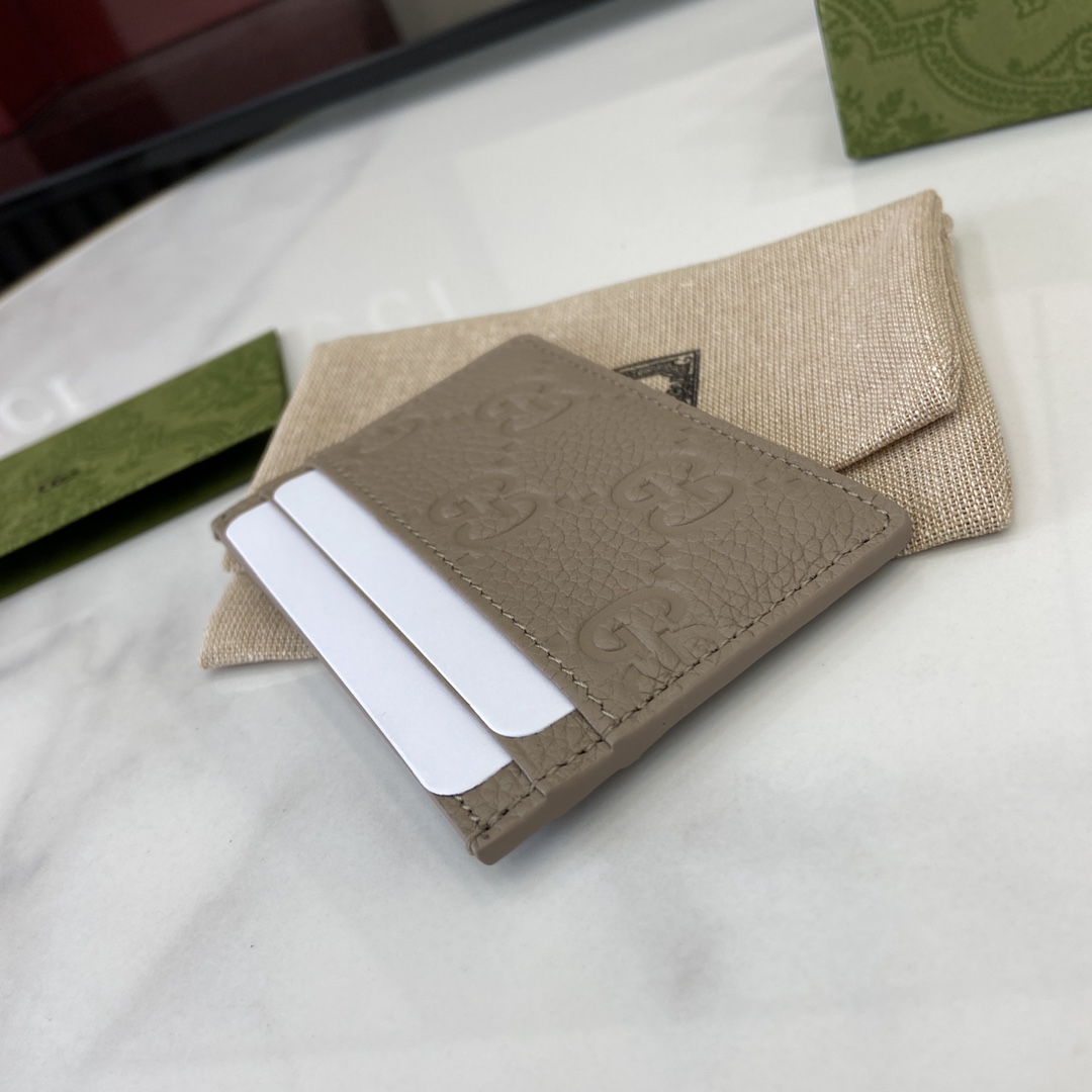 p280🎁🎁GG Emblem Series Super Soft Lycra Colour Embossed/Full Leather Card Case Model : 815883 Size : 10 (L) x 7 (W) Colour : Grey Lycra Full Leather/Italian Creation-High-imitation Factory