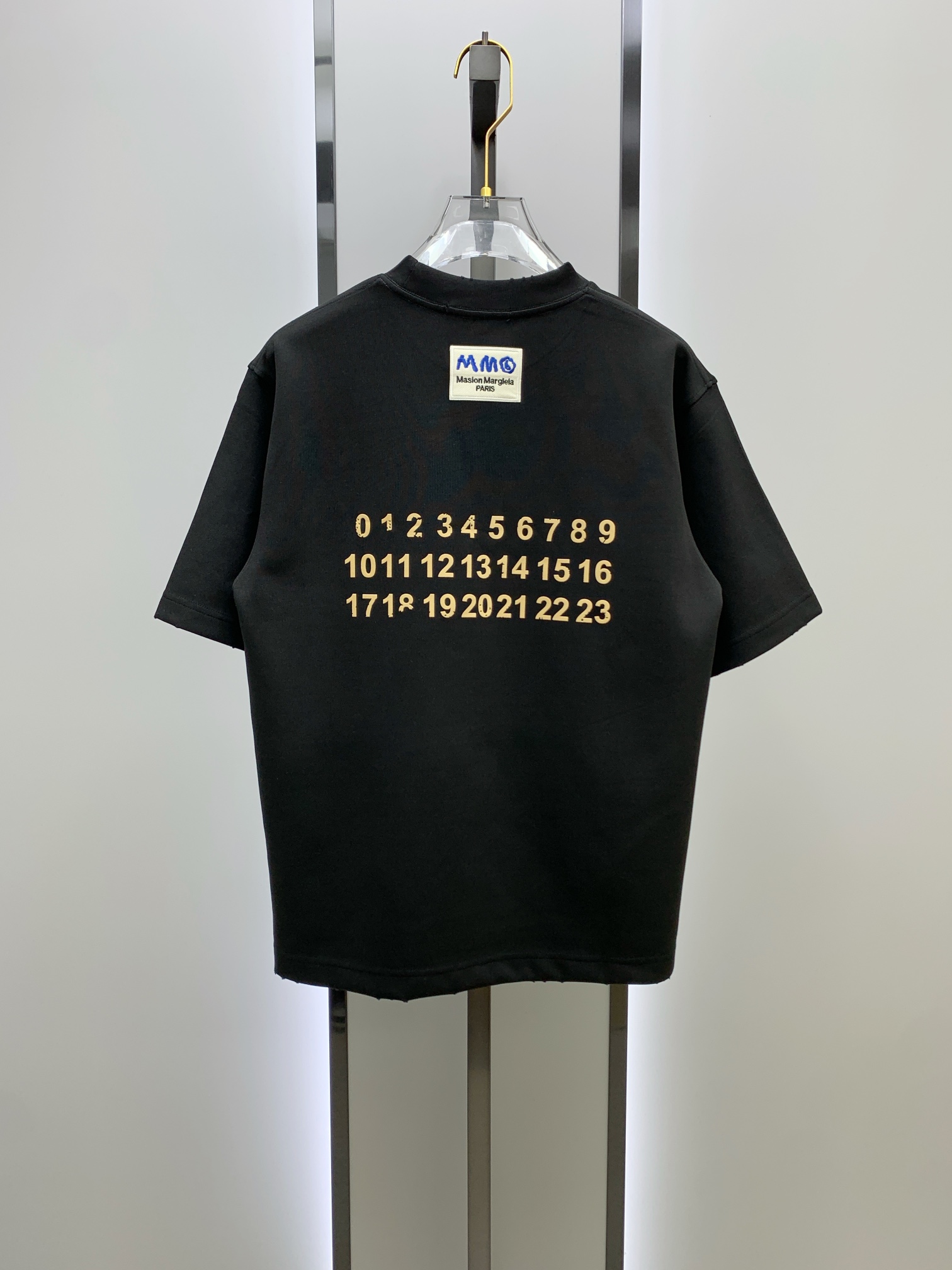 P520 🁋マギラホーム2024秋冬厚手メンズカジュアルボトム半袖Tシャツ！ネックラインの裾の手の感触は、超柔らかく、繊細な 肌に優しく、快適な着用 高級ブティック工場の細かい技量 男性の必須アイテムに非常に良い 3つの完全なサイズ：M-2XL 最大サイズは約200キロを着用することができます！