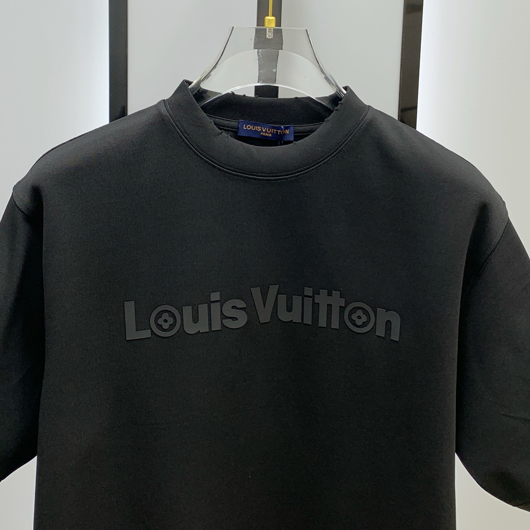 P520💰LV2024 outono e inverno engrossando a camiseta casual masculina de manga curta!  Decote bainha sentir super macio e delicado desgaste amigável à pele e confortável Fábrica de boutique high-end fino acabamento nos itens obrigatórios dos homens muito bons Três tamanho completo: M-2XL tamanho máximo pode usar cerca de 200 libras!