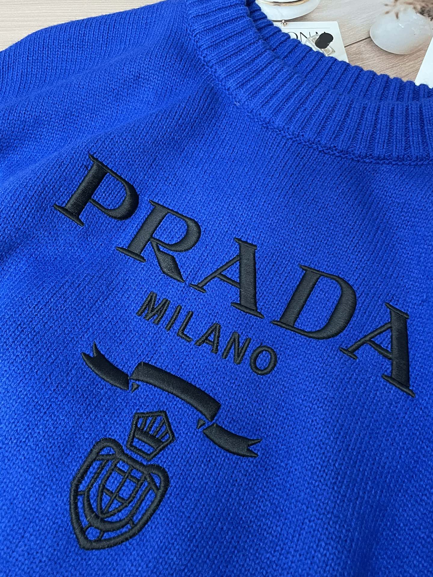 Image [4]-P590 PRADA pull 2024 automne et hiver dernière collection compteur 1:1 top reproduction full quality ! Paragraphe épais hipster must-have produit unique ! Connaître les marchandises du vieux fer se dépêcher vers le bas Tissu : 100% laine taille M ~ 3XL.🌽-High Faux Sacs