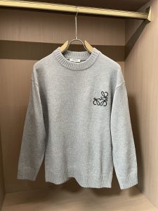 High replica bags - P590LOEWE sweater 2024 fall and winter latest series counter 1:1 top replica full quality! Thickened paragraph hipster must-have single product! Know the goods of the old iron hurry down fabric: 100% wool size M ~ 3XL.