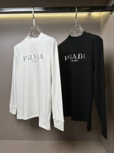 p480 P Prada 24FW خريف وشتاء الخريف والشتاء قميص بأكمام طويلة تطريز كلاسيكي برقبة مستديرة بأكمام طويلة على الصدر قميص بأكمام طويلة بأكمام طويلة فضي اللون وتطريز شعار العلامة التجارية الثقيل تحديد الهوية يجعل هذا القميص رسميًا وراقيًا مع إضافة إحساس باتجاه الموديلات الكلاسيكية لارتدائه كم هو غير عصري!!!! النسيج ناعم ولطيف على البشرة، وتأثيره المرن المضاد للبيلينغ جيد! 👍اللون: أبيض أسود مقاس M-XXXL أبيض - مصنع تقليد عالي