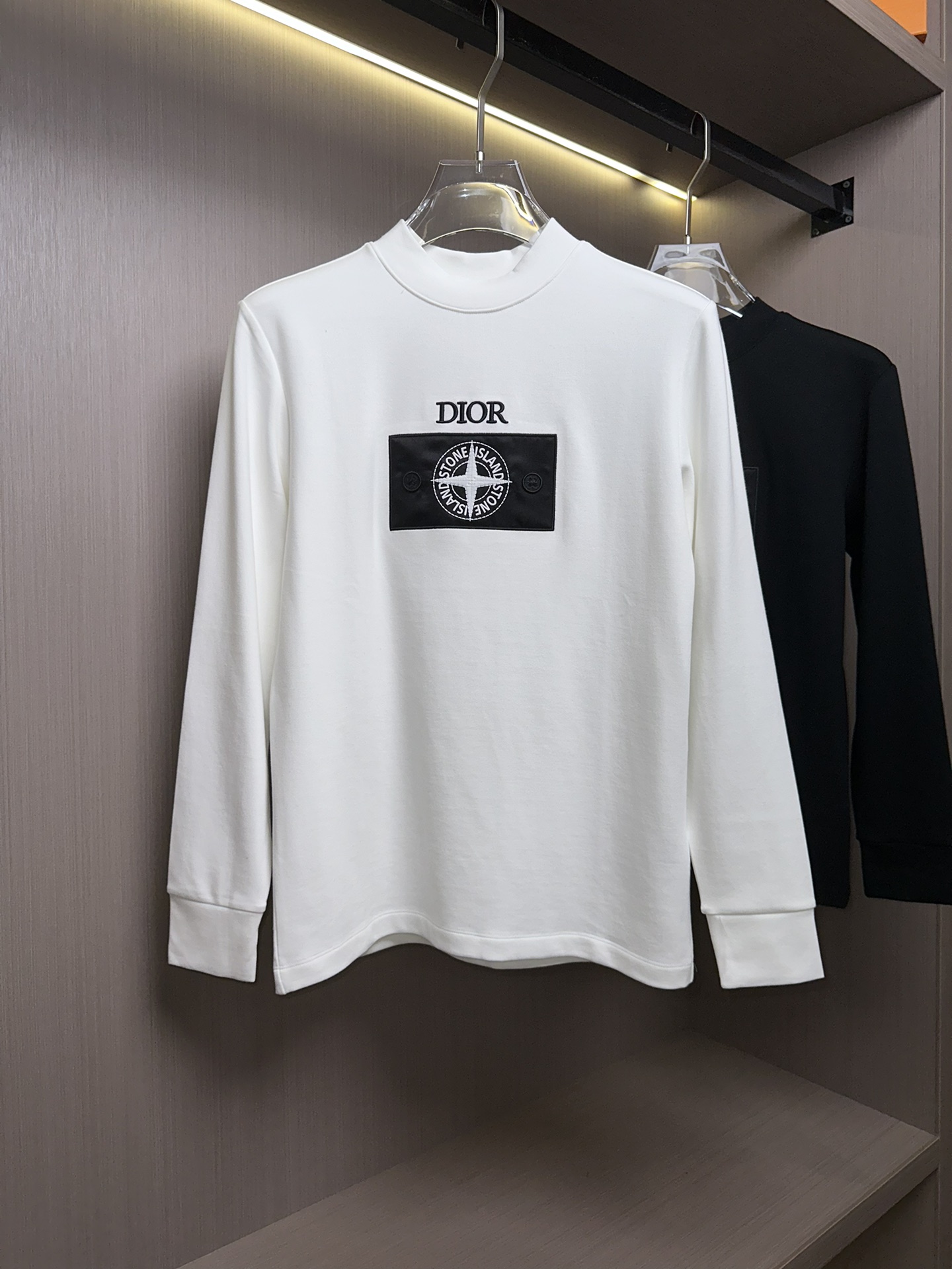 ¡¡¡¡p480 CD Dijia 24FW otoño e invierno clásico bordado de cuello redondo de manga larga camiseta de fondo de pecho pesado bordado logotipo de la marca monograma Identificación hace que esta camiseta formal de alto grado al tiempo que añade un sentido de tendencia modelos clásicos desgaste cuánto tiempo no están de moda style!!!! ¡La tela es suave y agradable a la piel, drapeado y elástico efecto anti-pilling es bueno! 👍Color: Negro BlancoTalla M-XXXL