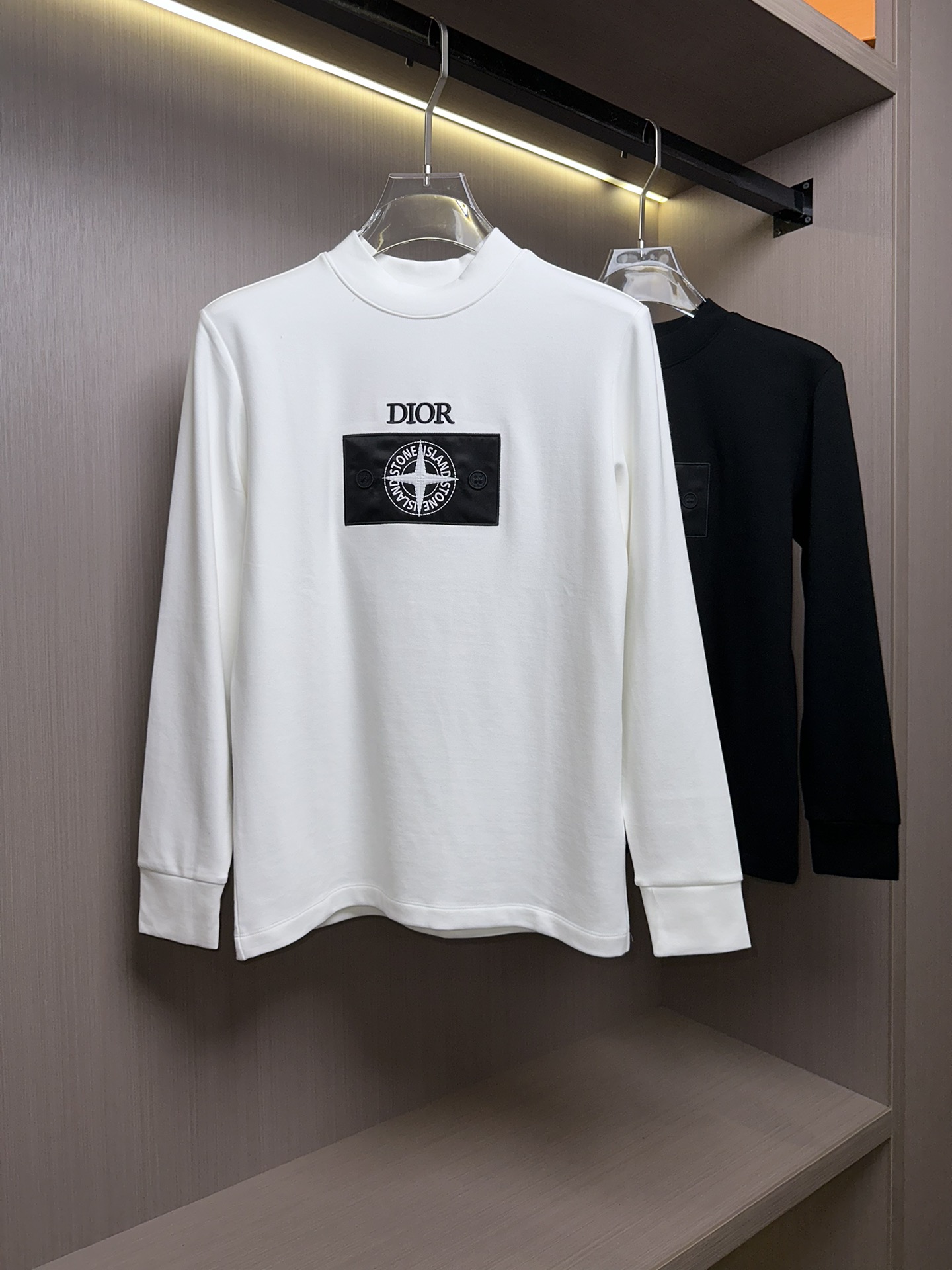 ¡¡¡¡p480 CD Dijia 24FW otoño e invierno clásico bordado de cuello redondo de manga larga camiseta de fondo de pecho pesado bordado logotipo de la marca monograma Identificación hace que esta camiseta formal de alto grado al tiempo que añade un sentido de tendencia modelos clásicos desgaste cuánto tiempo no están de moda style!!!! ¡La tela es suave y agradable a la piel, drapeado y elástico efecto anti-pilling es bueno! 👍Color: Negro BlancoTalla M-XXXL