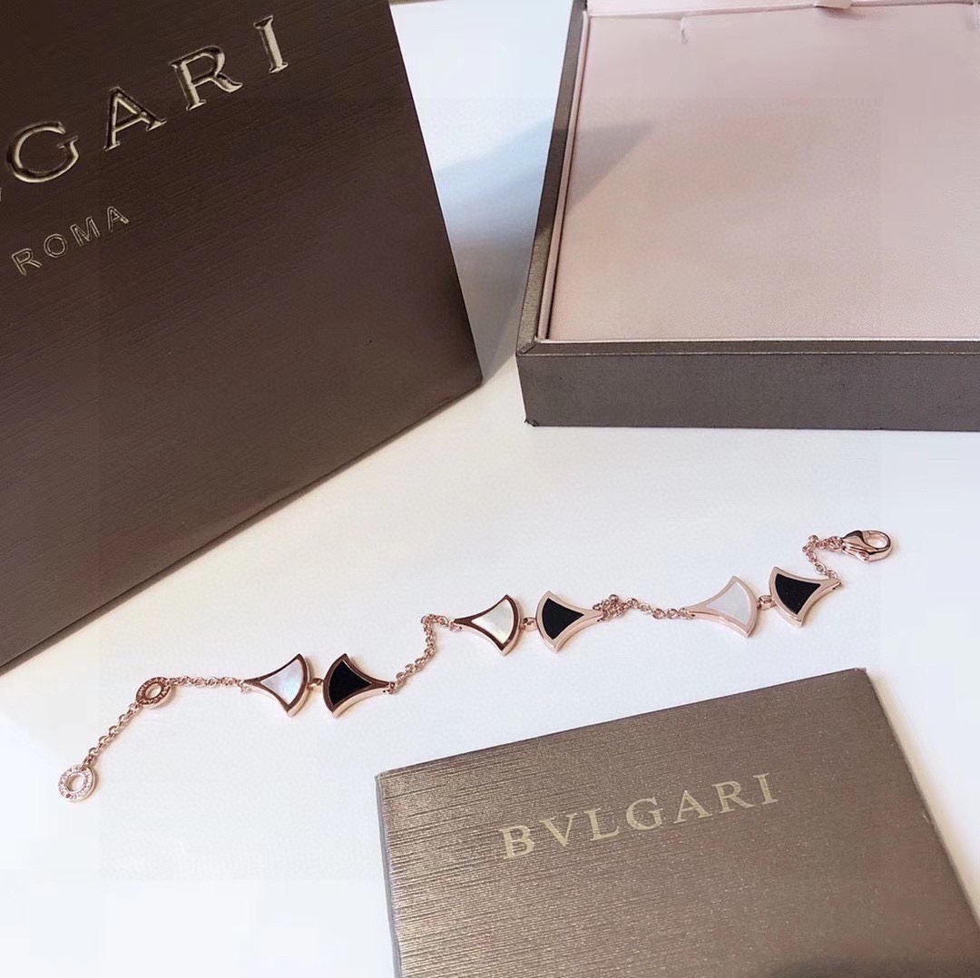 Image [7]-P170 👑Bvlgari Bvlgari Diva Series Black and White Skirt Bracelet Modèle classique en forme d'éventail Super versatile one Counter original one to one custom Selected German imports with natural agate Plating super thick gold Super beautiful and greasy ah ! 💰-High Fake Bags