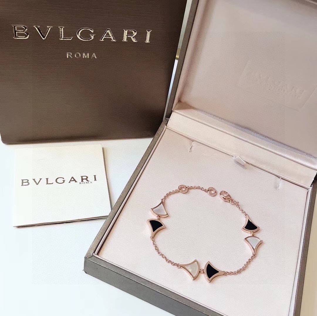 Image [6]-P170 👑Bvlgari Bvlgari Diva Series Black and White Skirt Bracelet Modèle classique en forme d'éventail Super versatile one Counter original one to one custom Selected German imports with natural agate Plating super thick gold Super beautiful and greasy ah ! 💰-High Fake Bags