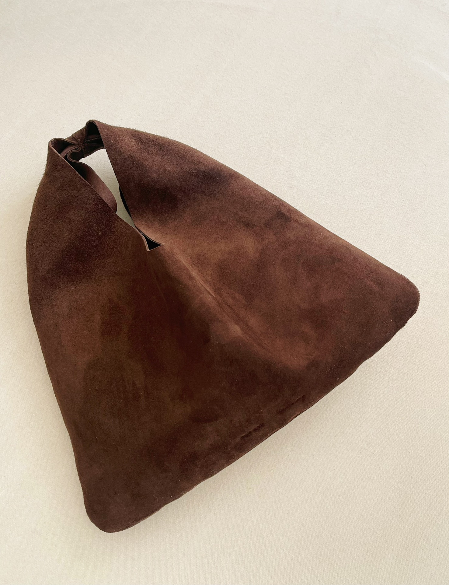 🌟Le design du sac à main Row Bindle restaure l'aspect original du sac Hobo La surface du sac à main de texture premium est toujours aussi solide et douce Forme de petite taille Mini taille compacte avec une silhouette drapée et une structure lisse ⏭Small Bindle design de petit sac léger et mignon simple et léger Un total d'une variété de couleurs à choisir. ⏭Size : 13 x 10 x 0.75 ft.