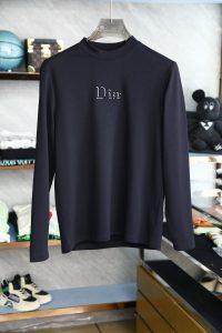 P420 Dior Dior 2024 Fall/Winter GW Synchronized Bottom Shirt Half High Neck Long Sleeve T-Shirt Continuing the classic! Full quality order model! Oriental aesthetic design high-end customized fine cotton fabrics from the shape to the design are very trendy sense of the times regardless of the shape or design enough details! Slightly broad version of the neckline slightly fit the neck good shape good fabric! High-density fine cotton material on the body comfortable skin warm and stylish! Code number M-3XL (178 140 pounds L maximum 190 pounds)