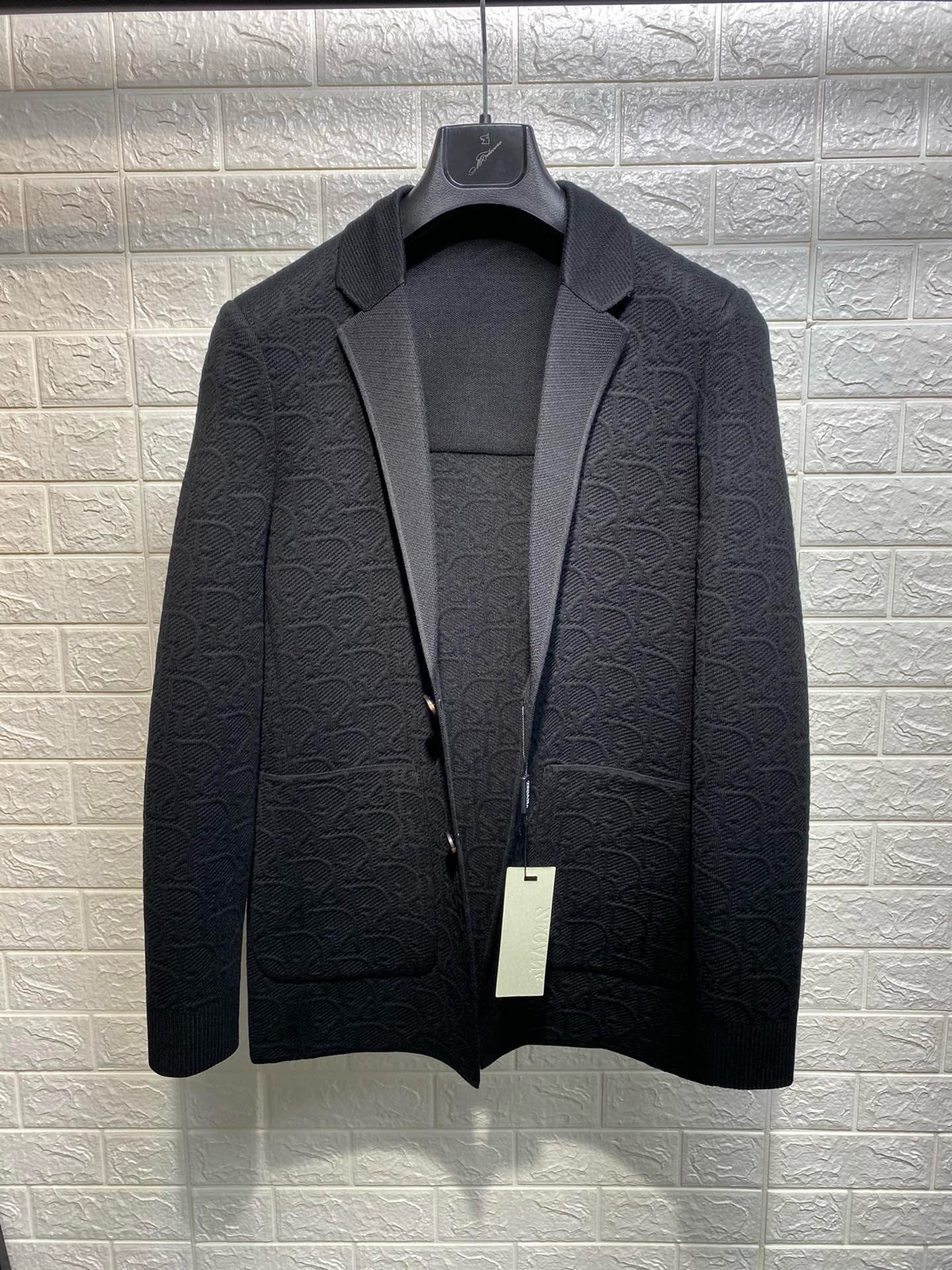 P900 Dior Dior Fall/Winter 24 Wool Suit Suit Jacket 👨🏻 Foreign trade company order! Imported wool. Comfortable rebound super good! Straight and drape full of the whole piece of clothing workmanship alignment neat and smooth customized across the ocean pure imported handmade Indian silk. Advanced sense of strong! All hardware accessories are customer with logo top accessories. A look is a high-grade fabric. This fabric is customized weaving! Regular factory way out of the good goods! Very practical color: black. Size: M-3XL 178 140 pounds L Slim maximum wear 190 pounds!