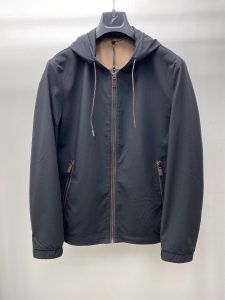 ¡P920 Zegna Zegna de cuero recortado de lana de alta chaqueta de los hombres chaqueta casual Hong Kong canal de mercancías extranjeras de gama alta de primera línea de lujo prêt-à-porter serie! ¡Hecho a medida de lana de alta calidad mezcla de tela es fina y robusta y bolsillos con estilo y placket decorado con material de piel de venado de color curry clásico con capucha y cordón a lo largo de la campana para mejorar el sentido de la vitalidad forro decorado con gamuza de piel de becerro hecho a mano etiqueta descripción del producto pequeños detalles determinan la calidad del diseño del cierre de doble cremallera es conveniente y cómodo bordes son bastante estrictas y meticuloso tratamiento de la capa interna de los pobres color de las colgaduras interior del corte casual y de moda de primera clase de primera clase limpio y nítido en el tipo de cuerpo es muy hermoso muy adelgazante y ligero y elegancia! ¡La combinación perfecta de color y luz casual madura versátil fácil de manejar una variedad de ocasiones de negocios ligeros modelos de desplazamiento diario son también armoniosa minimalista italiano, la interpretación de estilo seco de la mejor costumbre de hardware exquisito! Color: negroEspecificaciones: 48-5650 yardas: anchura de los hombros 46.pecho 112.manga 64.longitud 6752 yardas: anchura de los hombros 47.cintura 116.manga 65.longitud 68-alta copia de fábrica