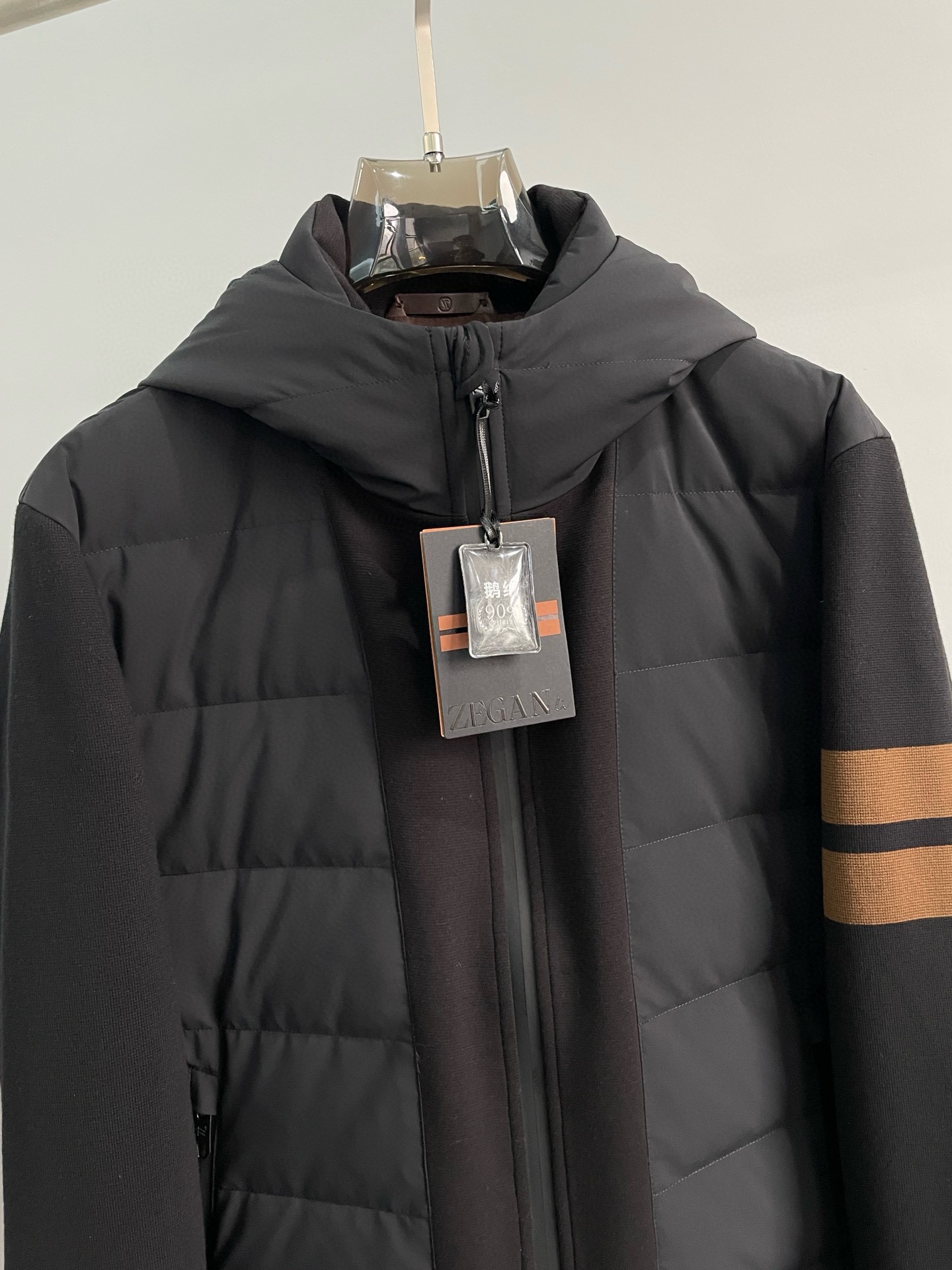 P1420 Zegna Zegna produtos de alta qualidade 2024 outono e inverno ganso para baixo jaqueta original 1: 1 acessórios de hardware personalizados importados originais personalizados Bem-vindo ao balcão para comparar alta qualidade absoluta usando top 90 ganso branco para baixo ultra-macio Enchimento de penas fofo cheio de tecido super pesado barra de acabamento 👍 versão do perfeito Nota ⚠ tecidos são super confortáveis Modelos exclusivos de produtos não comerciais Cores: preto azul homens e mulheres com os mesmos modelos Tamanho: M L XL 2XL 3XL desgaste máximo 190 kg - fábrica de alta imitação