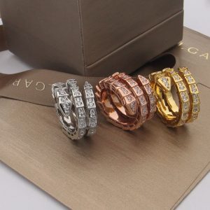 Bvlgari Bvlgari 2021 Colección SERPENTI Triple capa llena de diamantes Anillo serpiente ¡La versión más alta del mercado! Mano de obra como se muestra en la imagen se puede ver Bienvenido a comparar tres casas Exclusivo material importado sub-oro chapado de oro grueso utilizando plata de resorte importado no se deforma, no se desvanece, no alérgicas aberturas no recoger la mano Ajustable platino oro rosa oro amarillo tres colores 6-7-8 yardas - réplica de bolsos de alta calidad